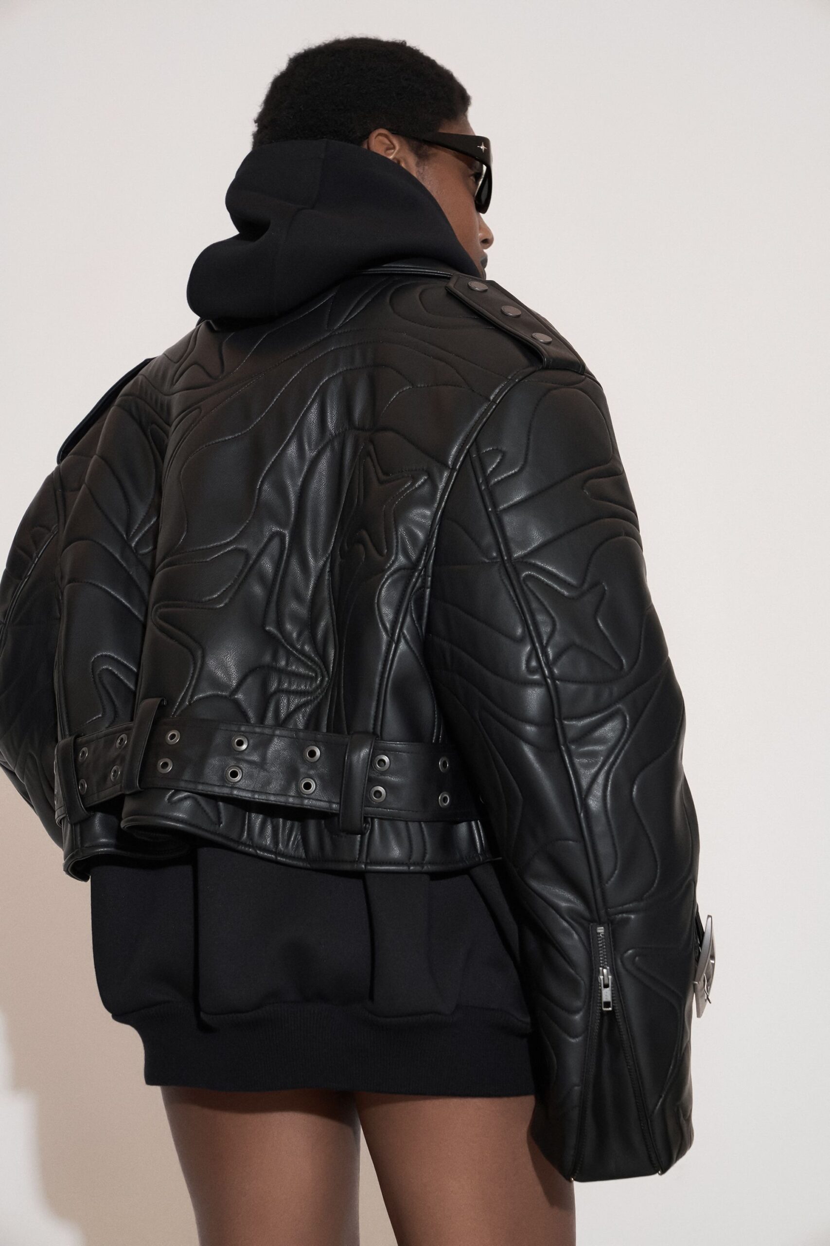 black cotton long-sleeve hooded relaxed hoodie