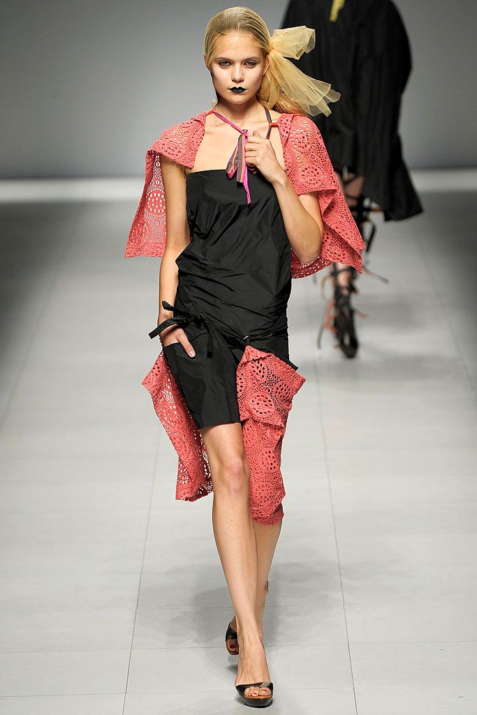 Andreas Kronthaler for Vivienne Westwood S/S 09 Look 24