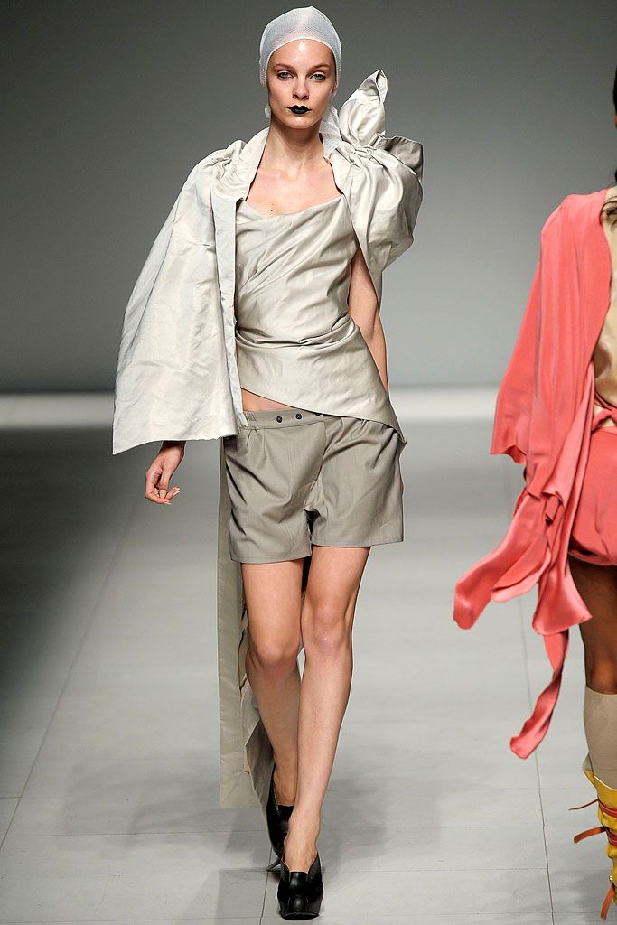 Andreas Kronthaler for Vivienne Westwood S/S 09 Look 190