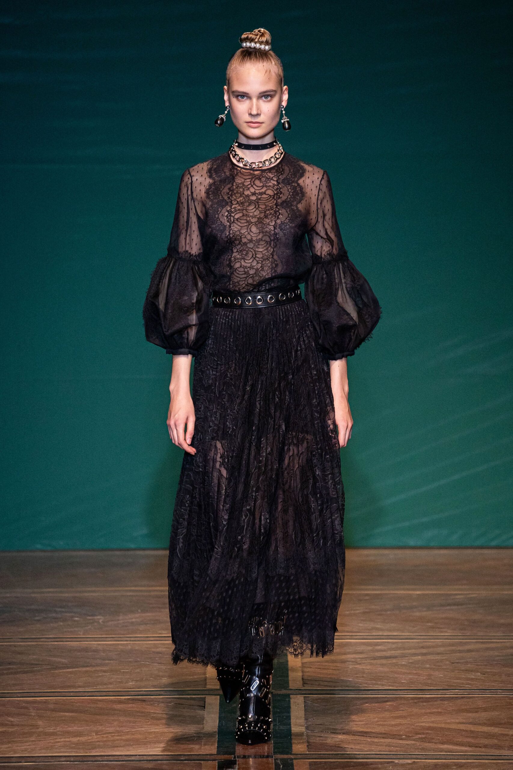 Andrew Gn S/S 20 Look 300