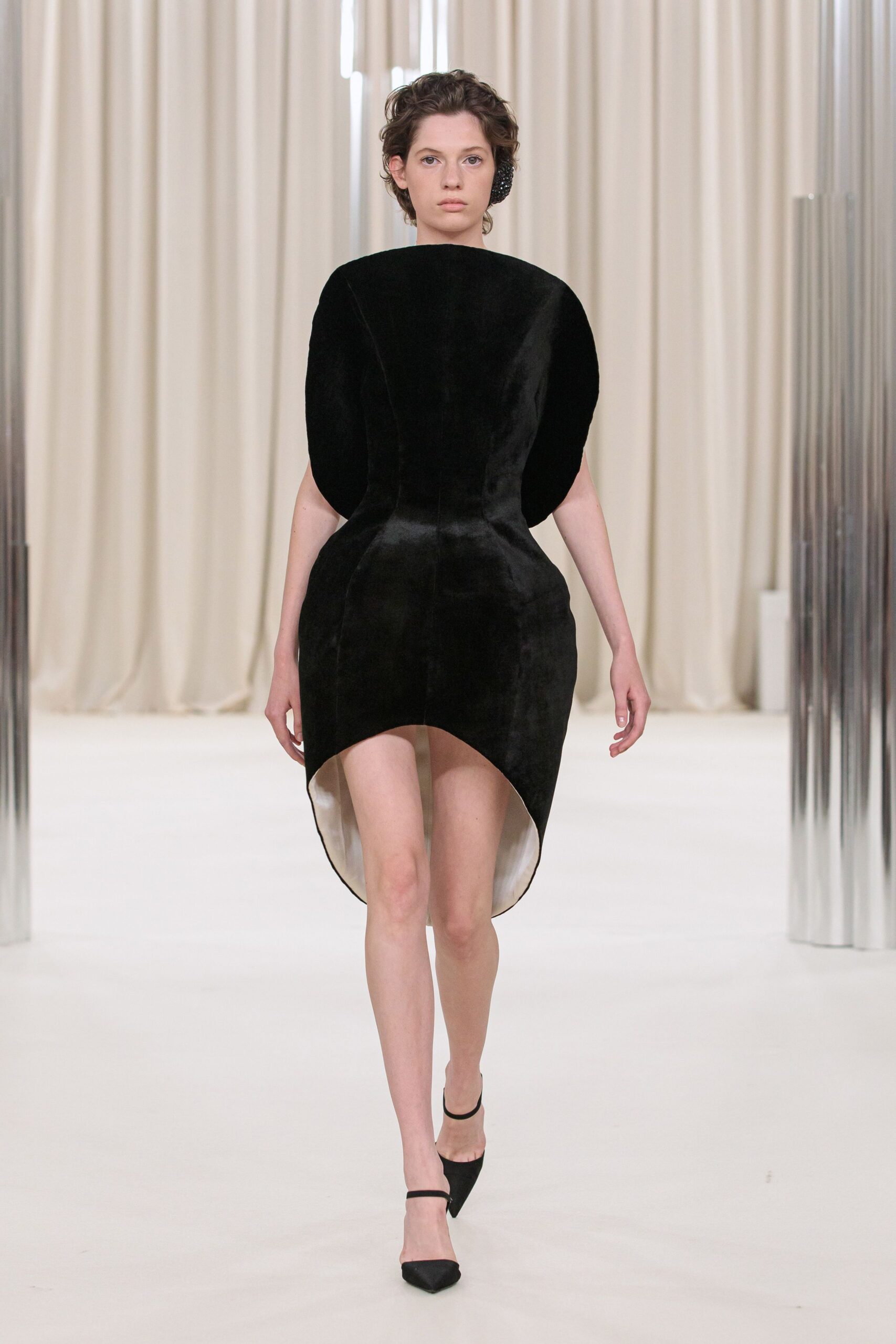 Ashi Studio F/W 22 Couture Look 1