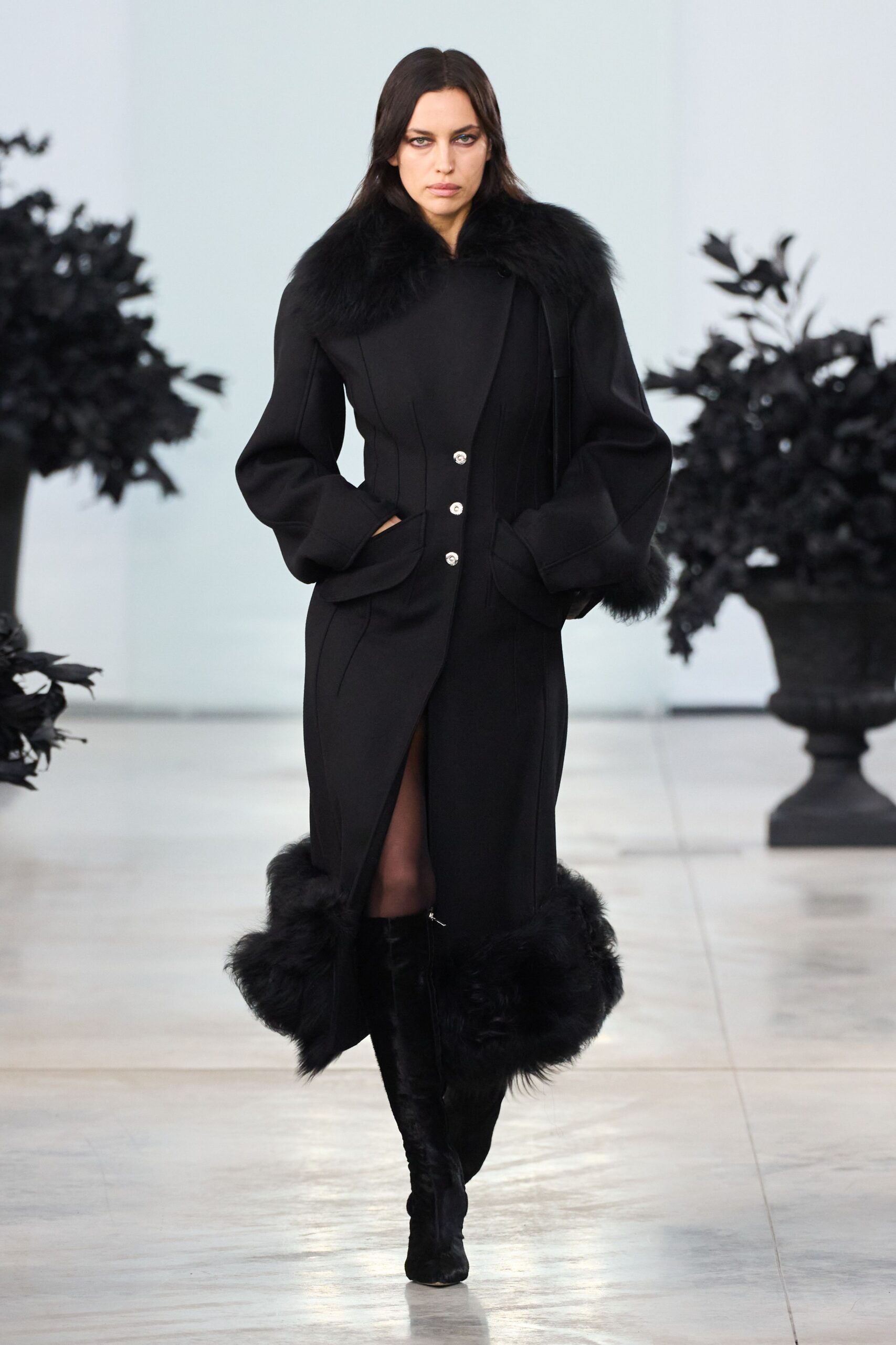 black wool long-sleeve collared fitted pleated zippered coat