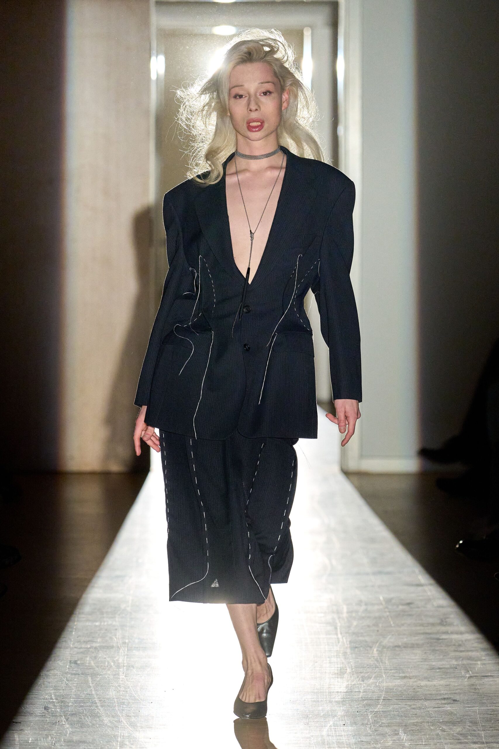 black cotton long-sleeve v-neck structured buttoned blazer