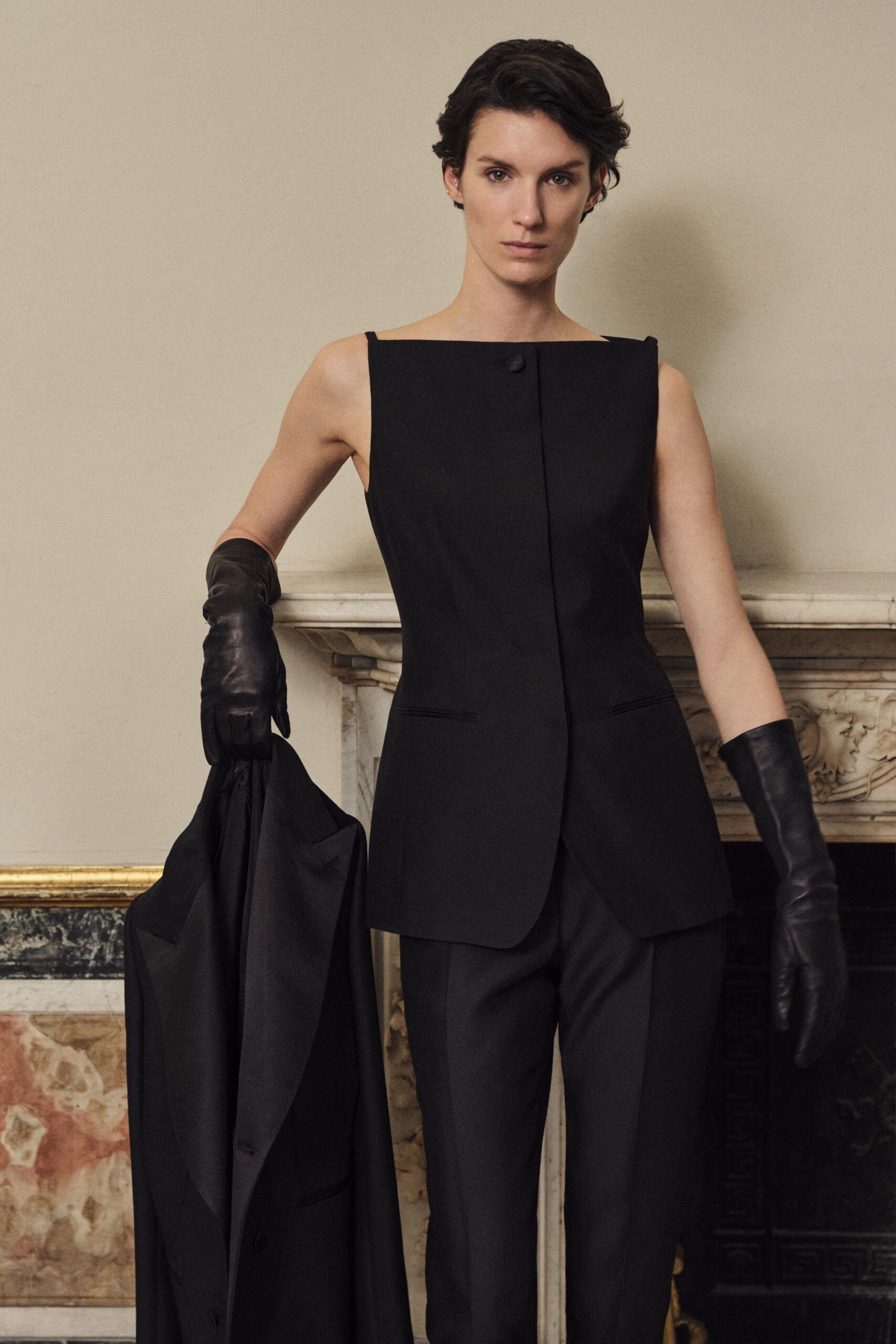 black wool sleeveless collared tailored buttoned blazer