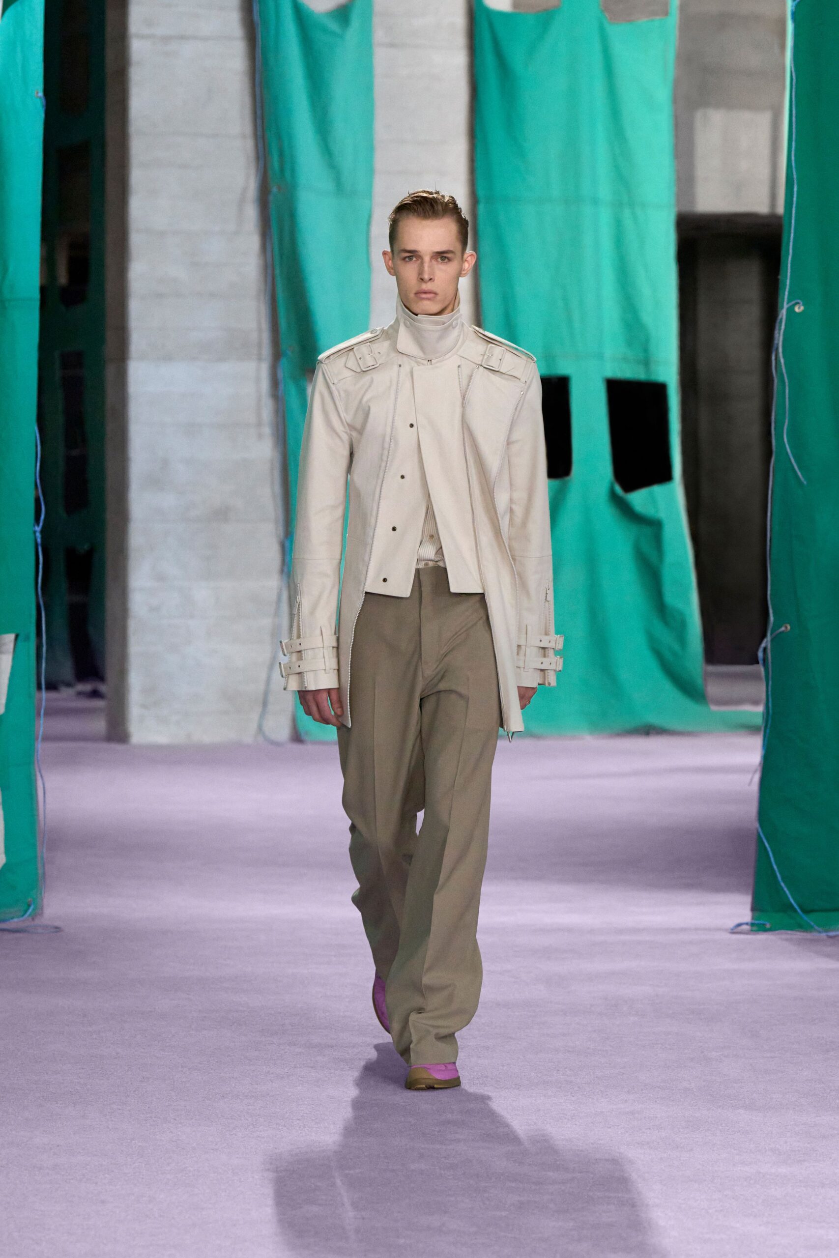 white leather long-sleeve collared fitted zippered jacket