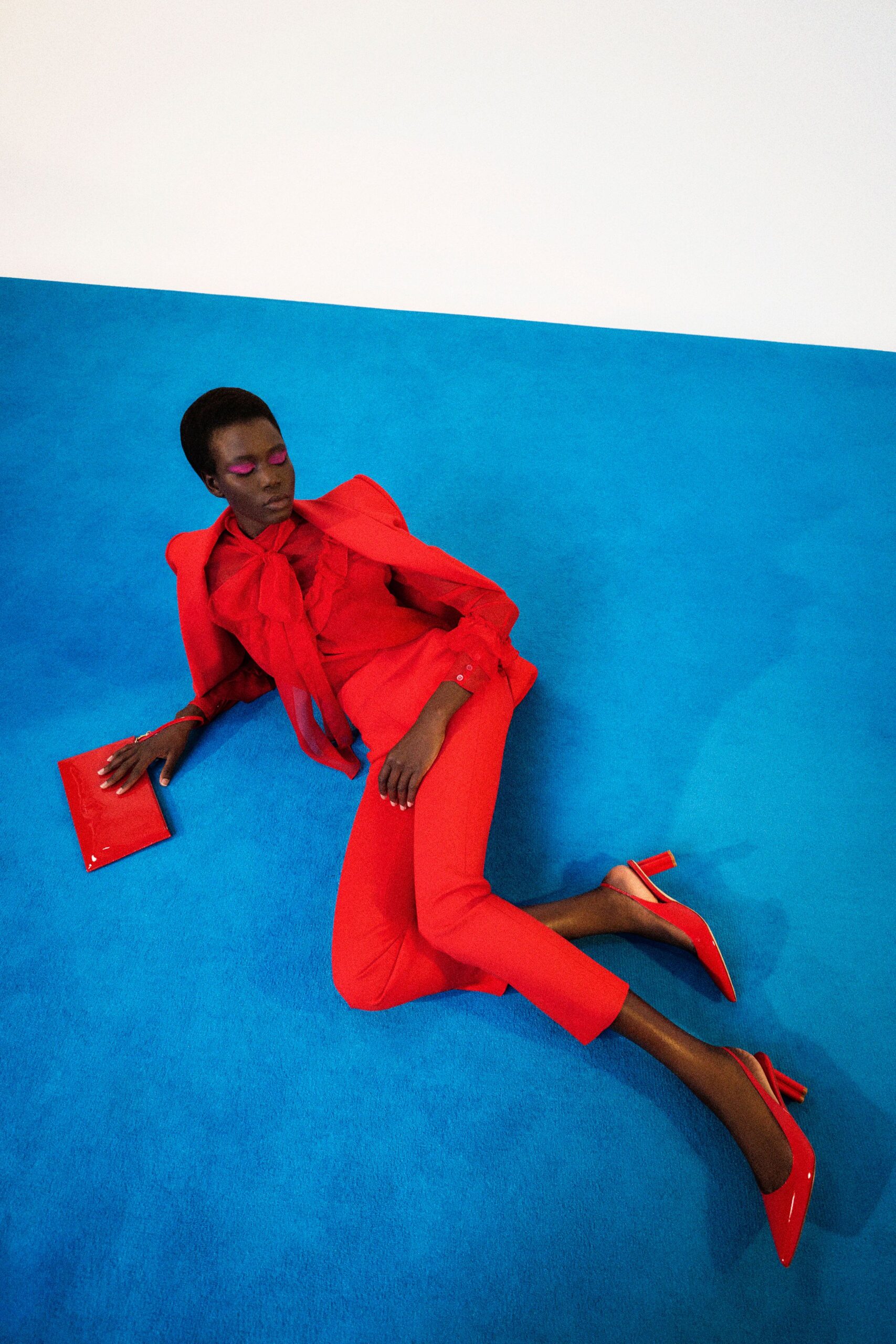 red long-sleeve collared fitted buttoned suit