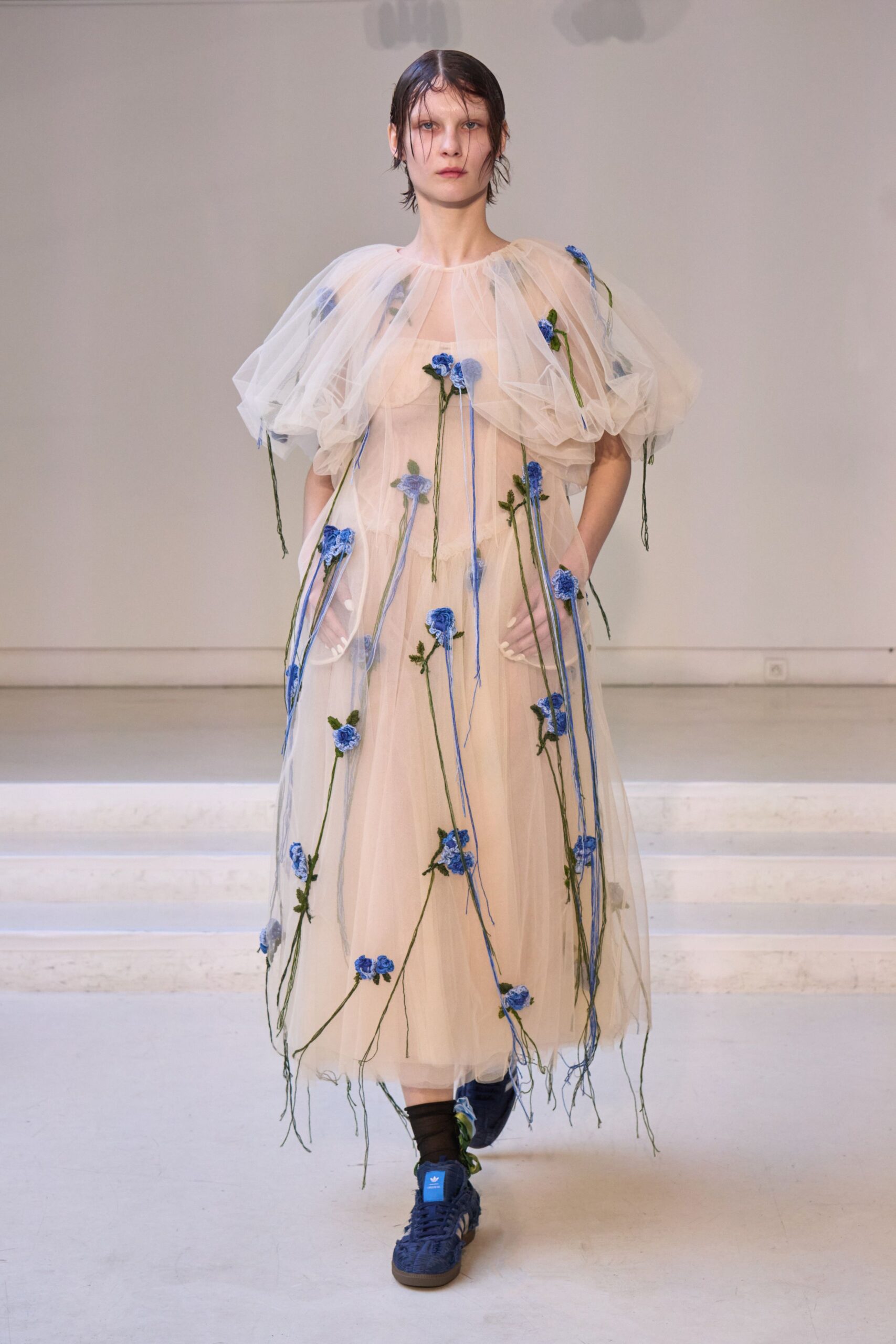 beige tulle floral midi dress with blue shoes