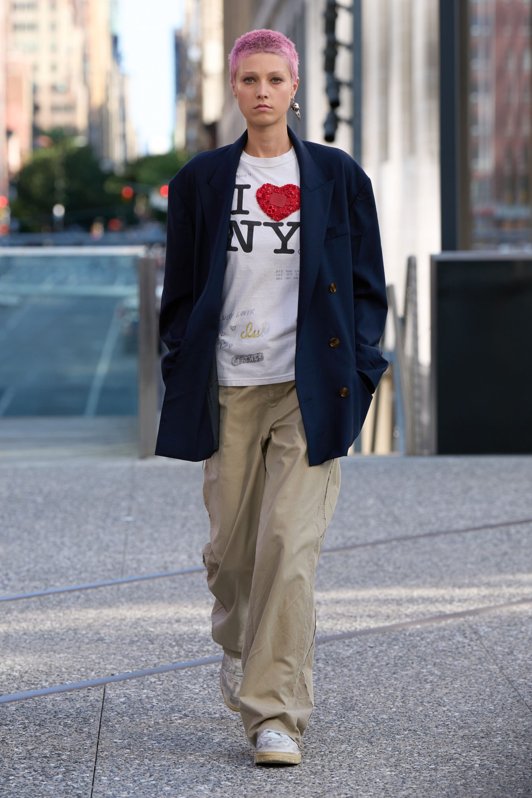 navy blazer white t-shirt beige pants