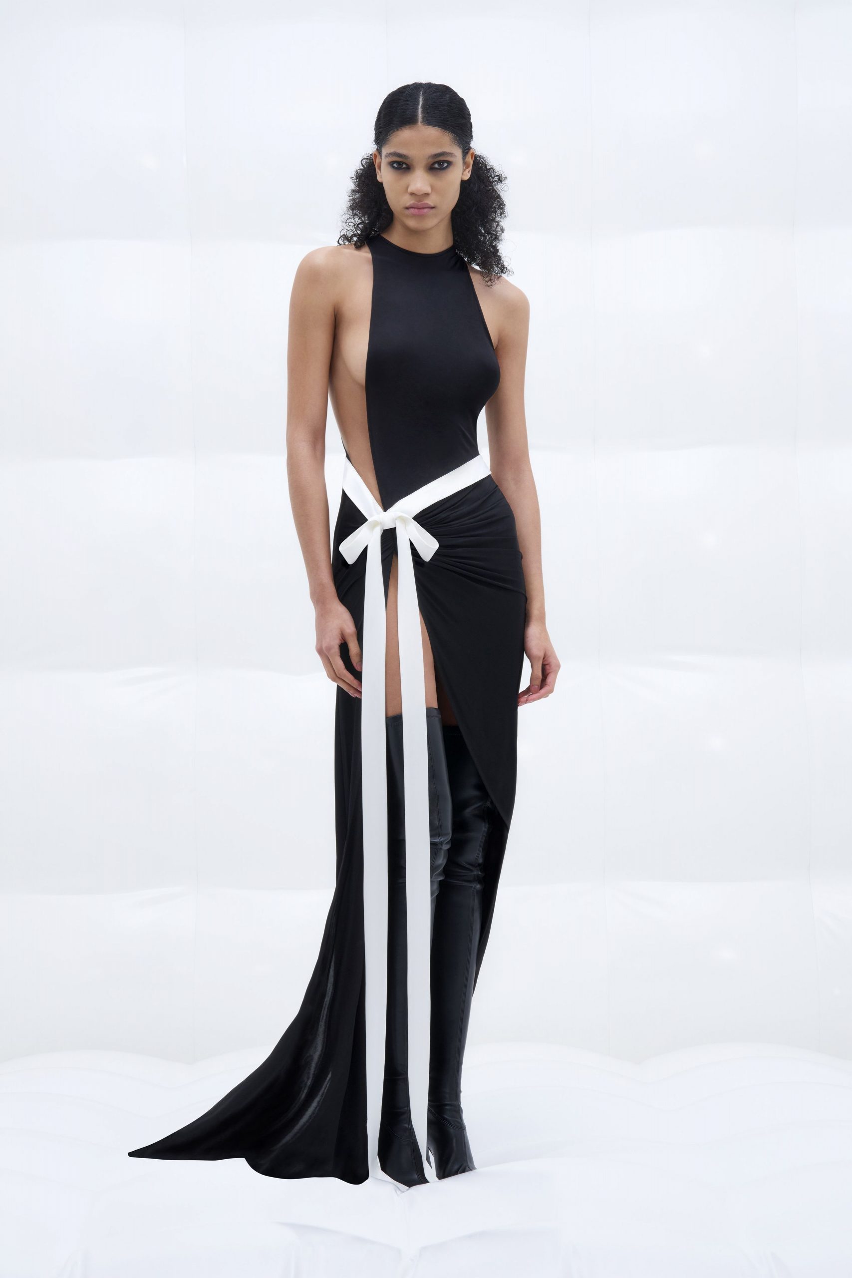 David Koma F/W 24 Look 1