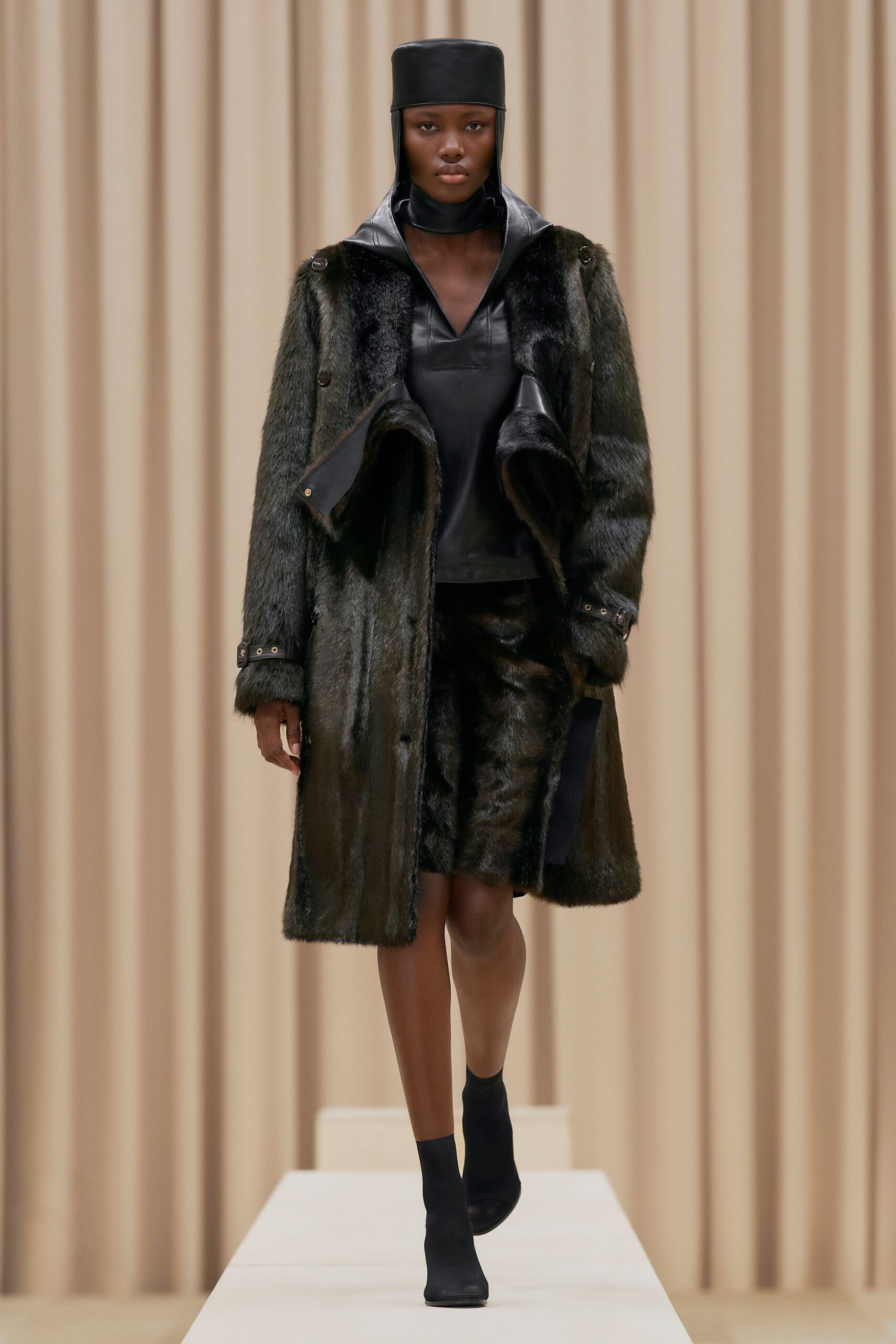 Burberry F/W 21 Look 15