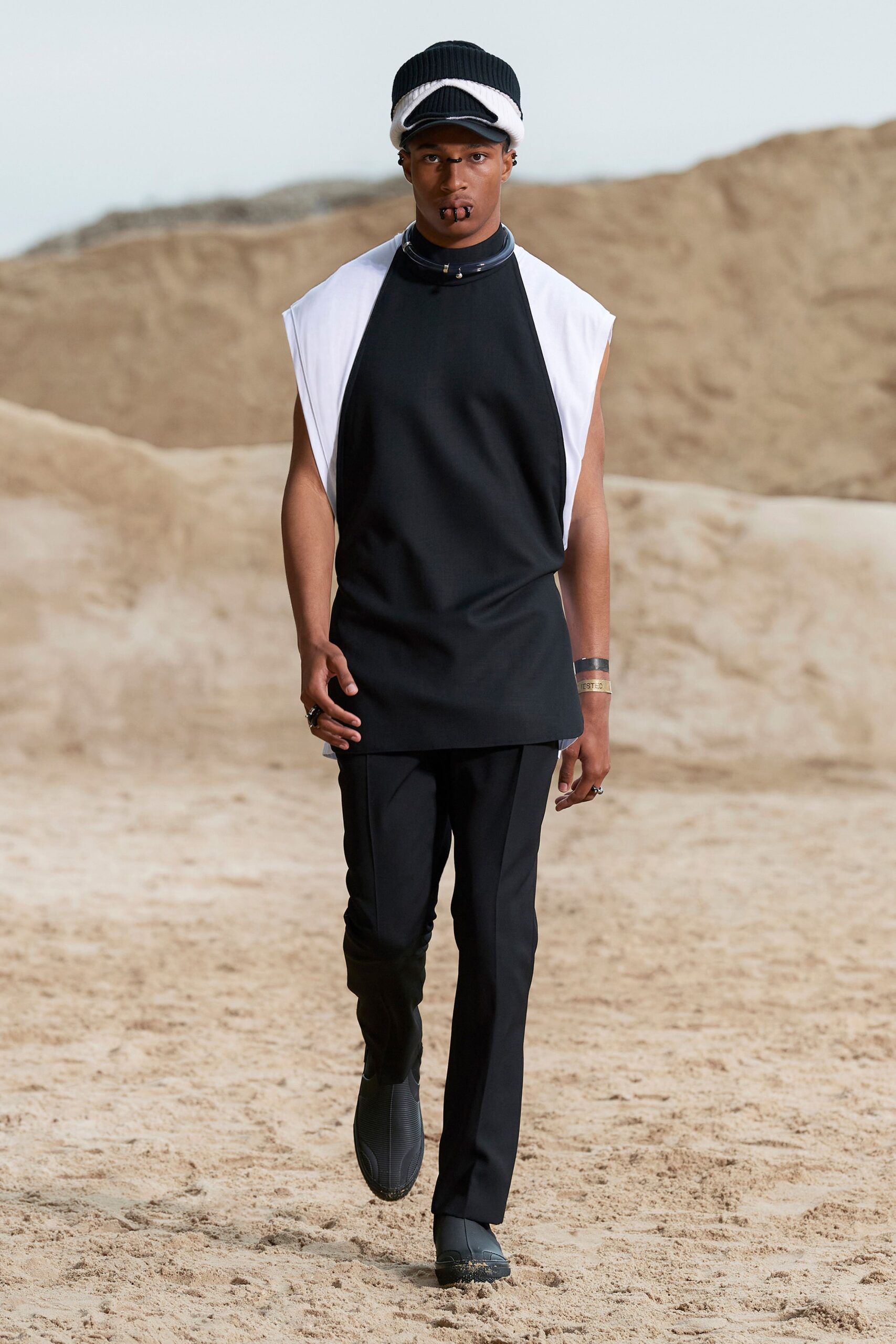 Burberry S/S 22 Menswear Look 12