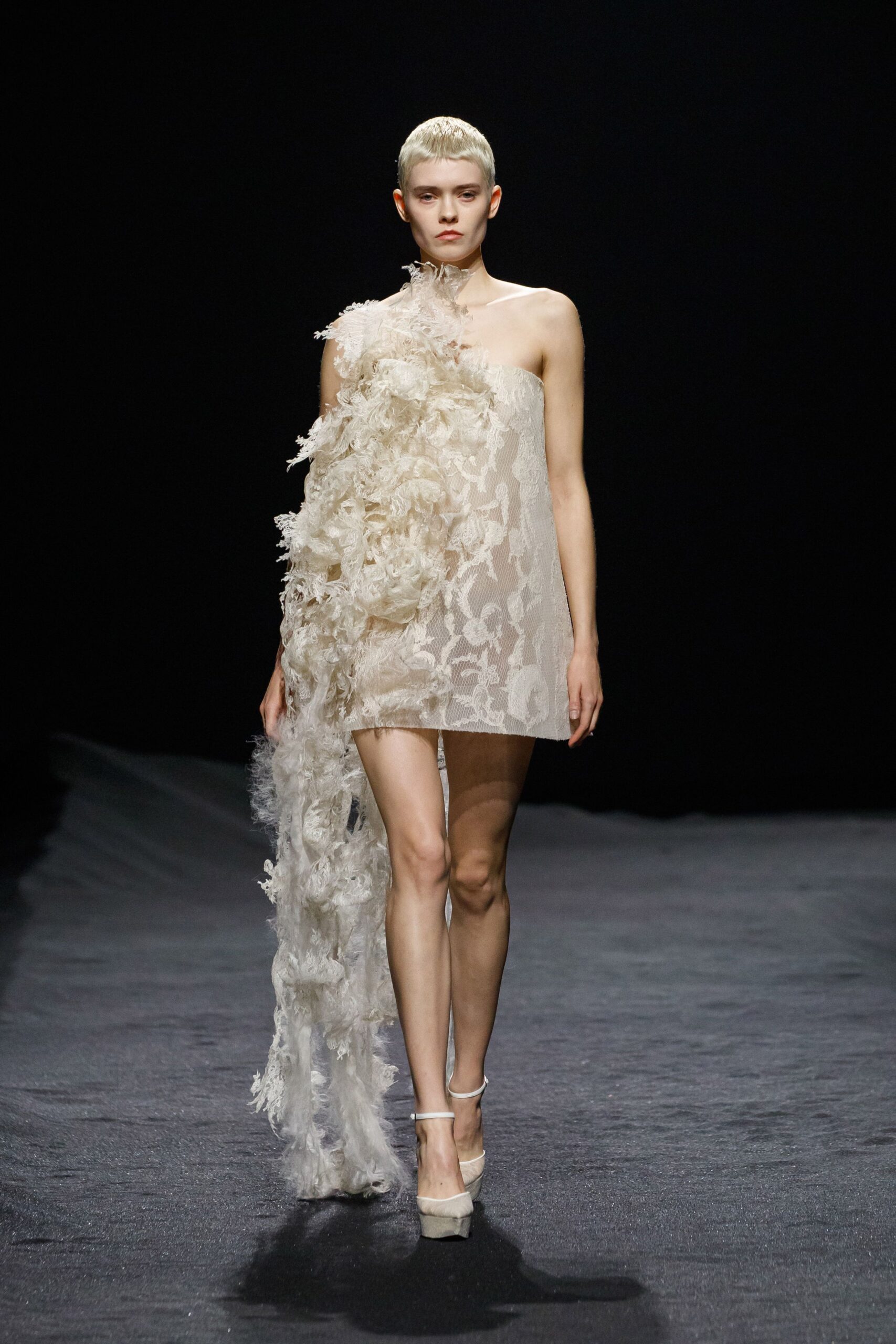 Ashi Studio S/S 23 Couture Look 14