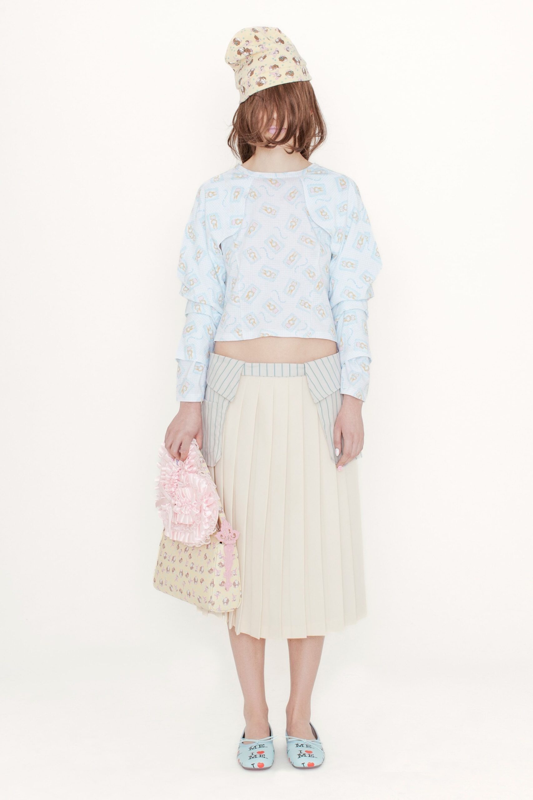 blue printed top beige pleated skirt