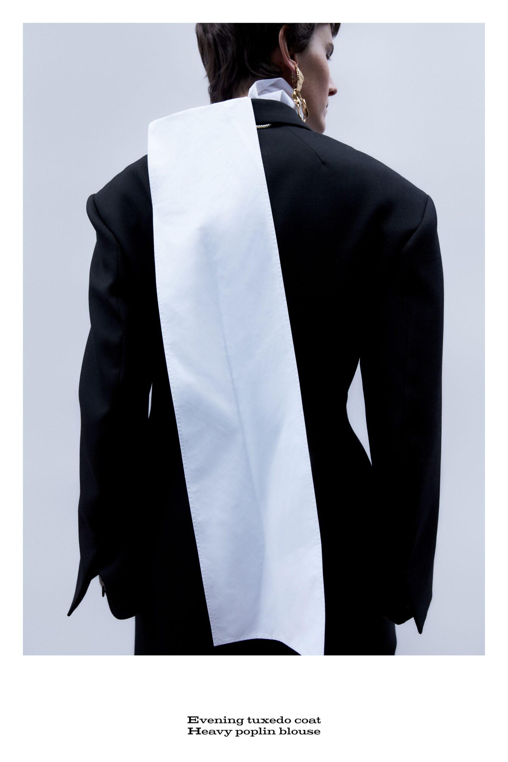 white cotton sleeveless collared fitted blouse