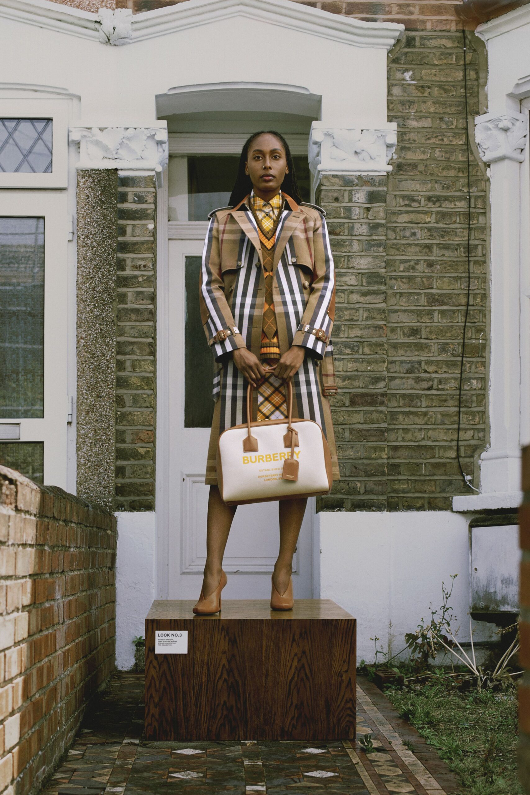 Burberry Resort 21 Look 24