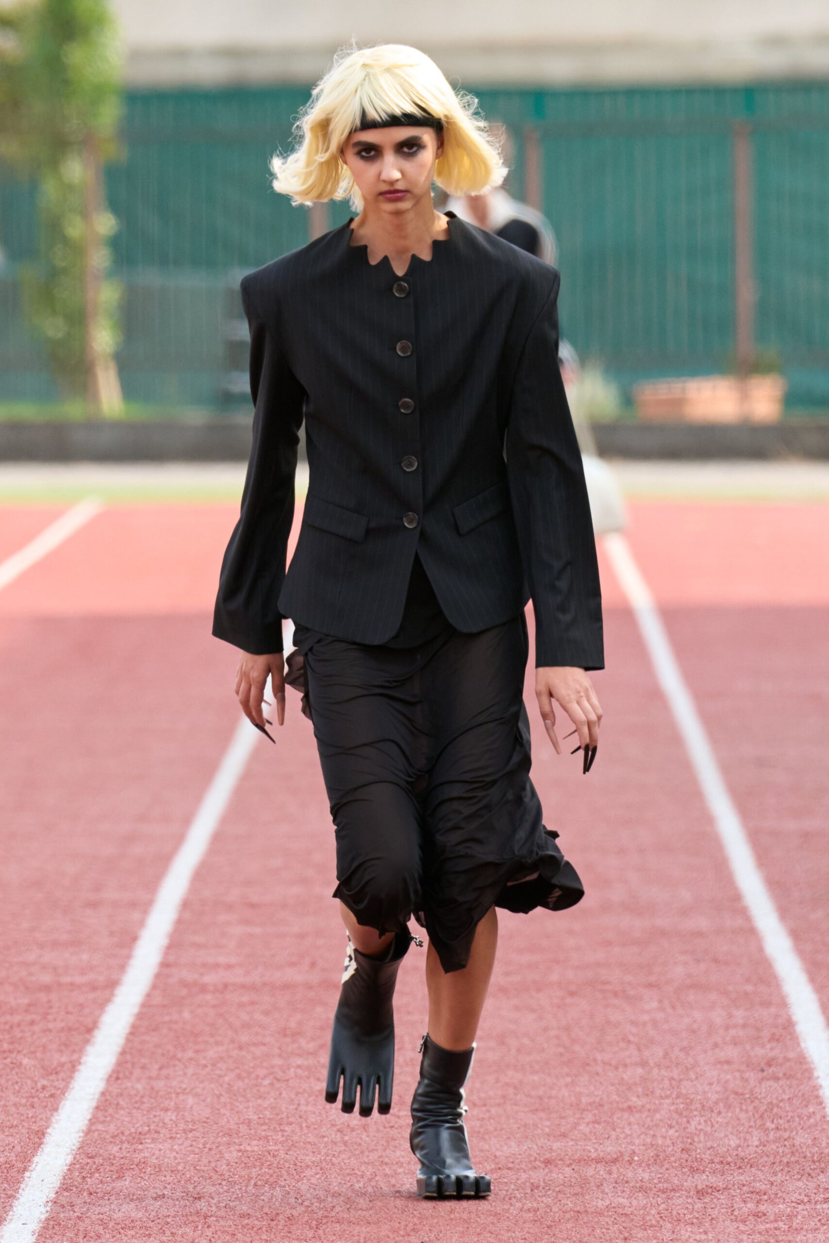 black cotton long-sleeve collared structured buttoned pleated blazer