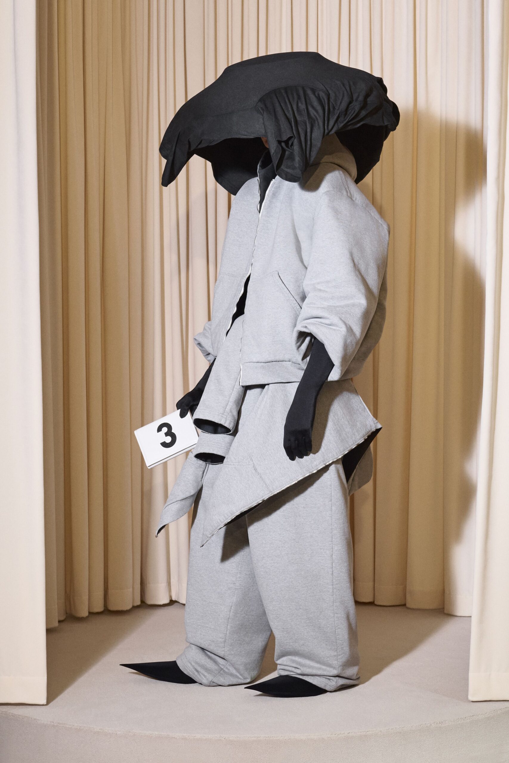 Balenciaga F/W 24 Couture Look 16