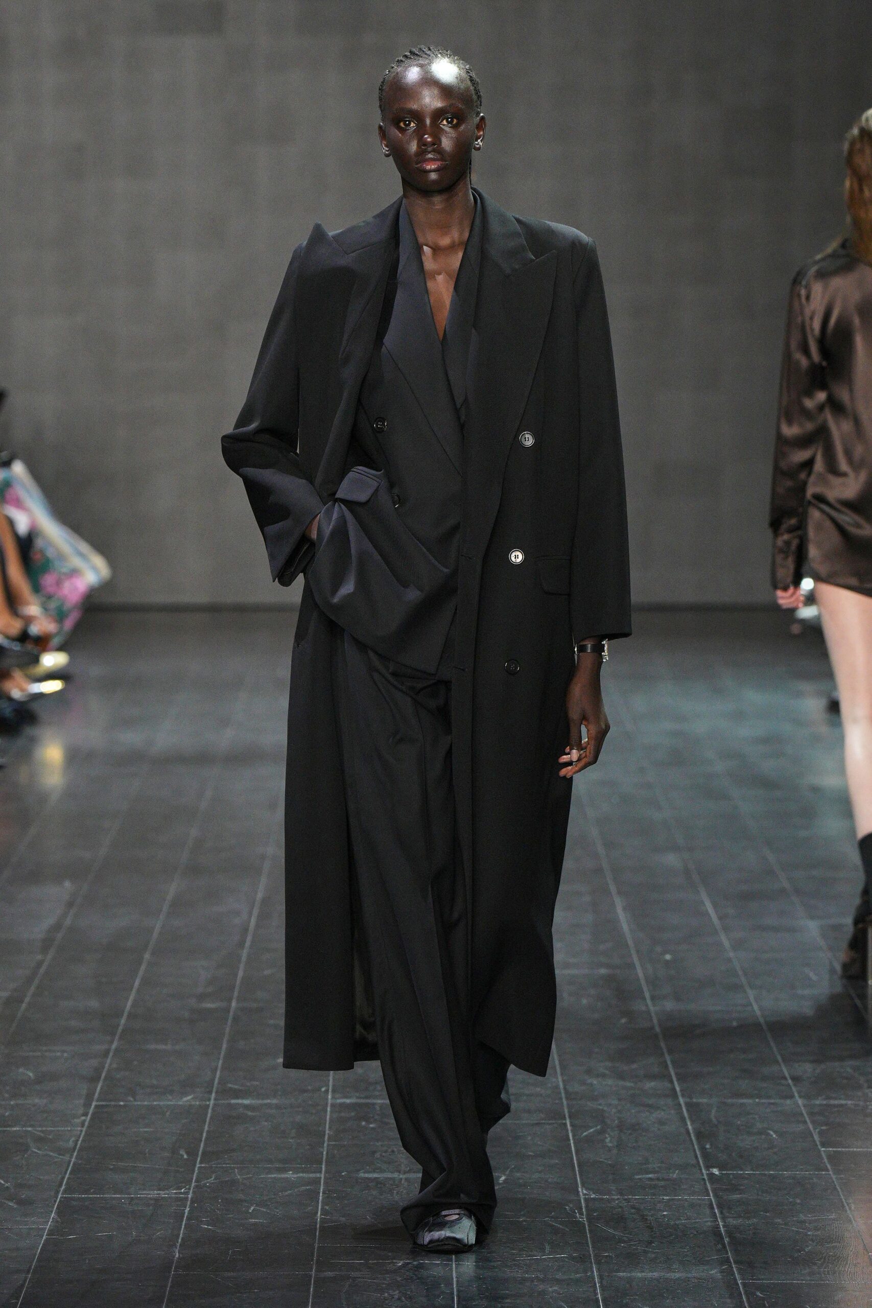 black wool long-sleeve v-neck oversized longline buttoned blazer