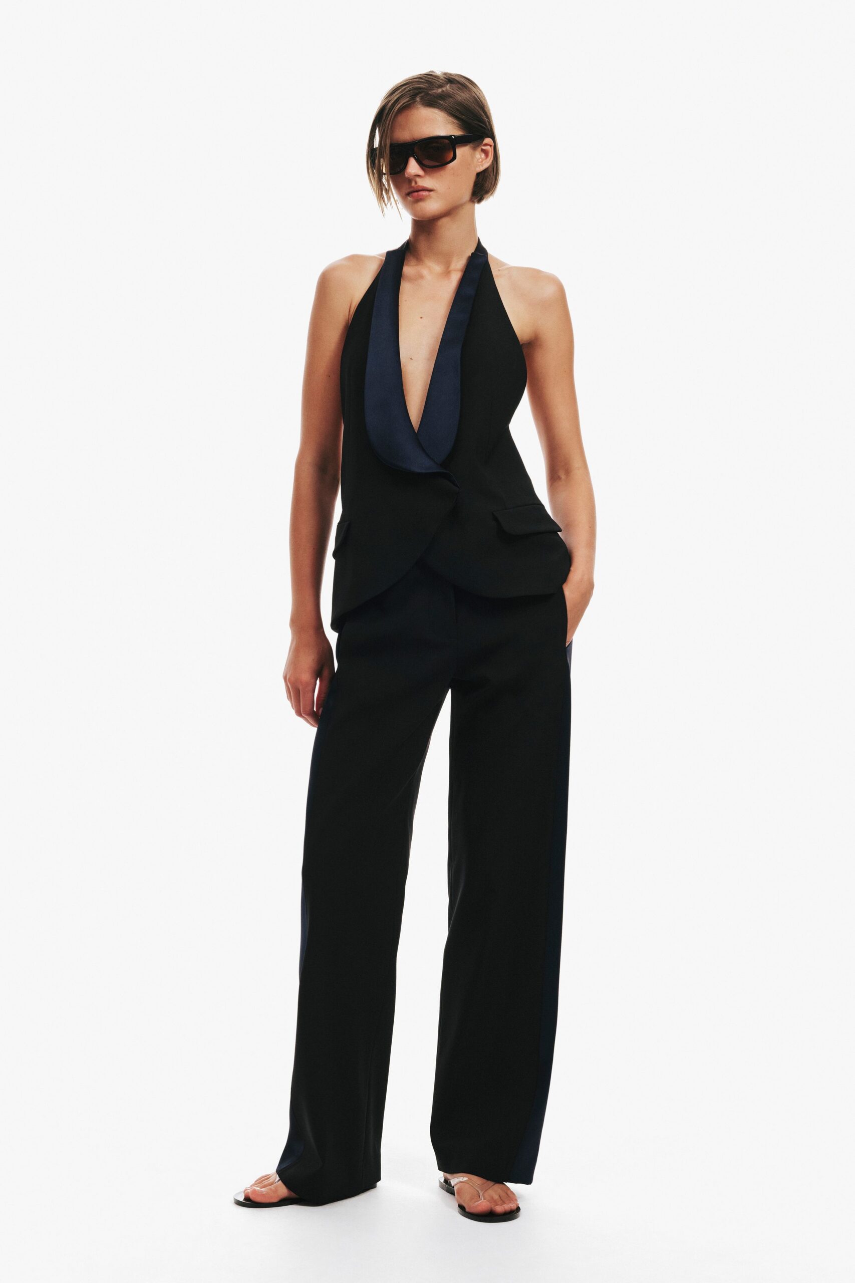 black sleeveless v-neck fitted blazer