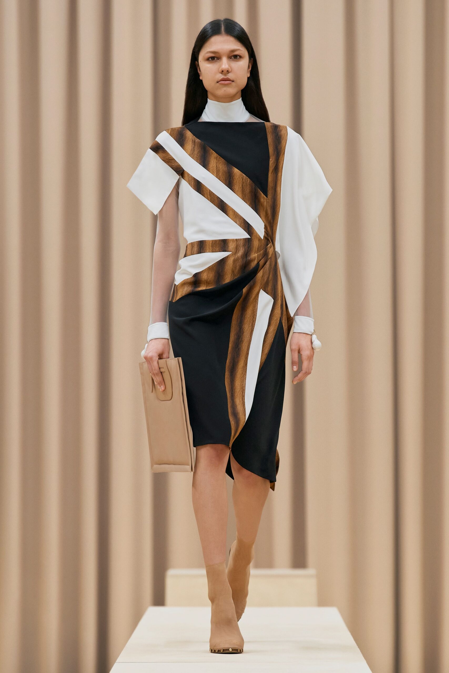 Burberry F/W 21 Look 43