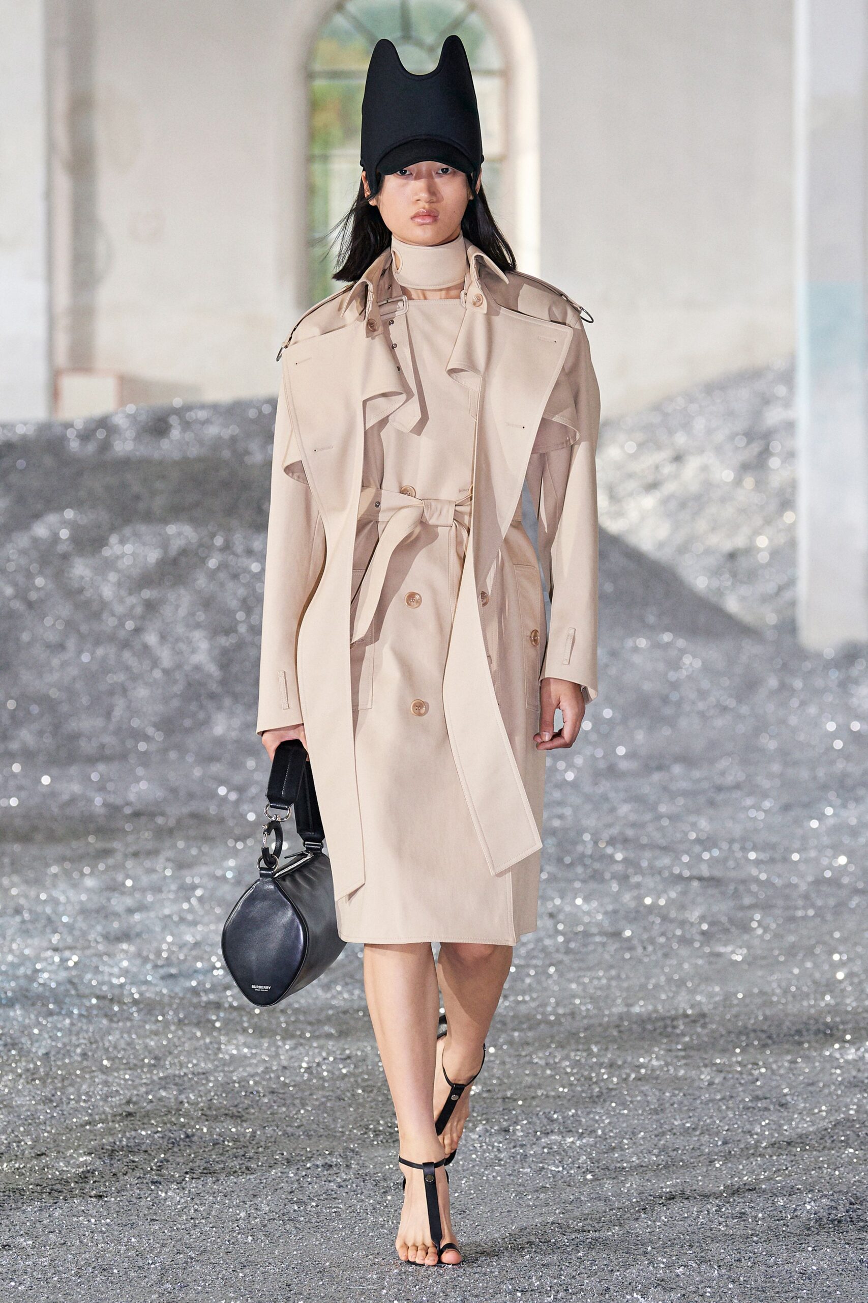 Burberry S/S 22 Look 34