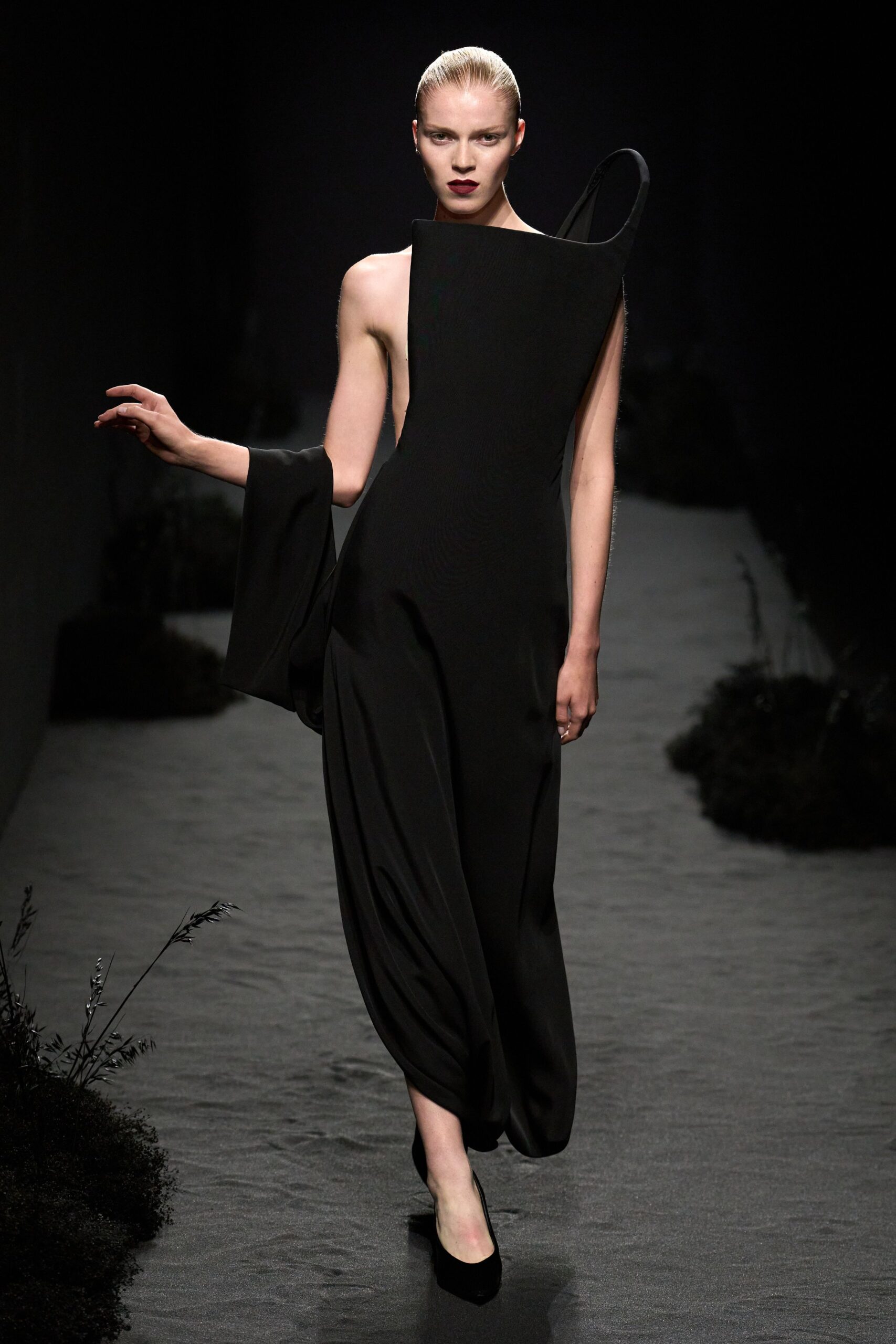 Ashi Studio F/W 24 Couture Look 28