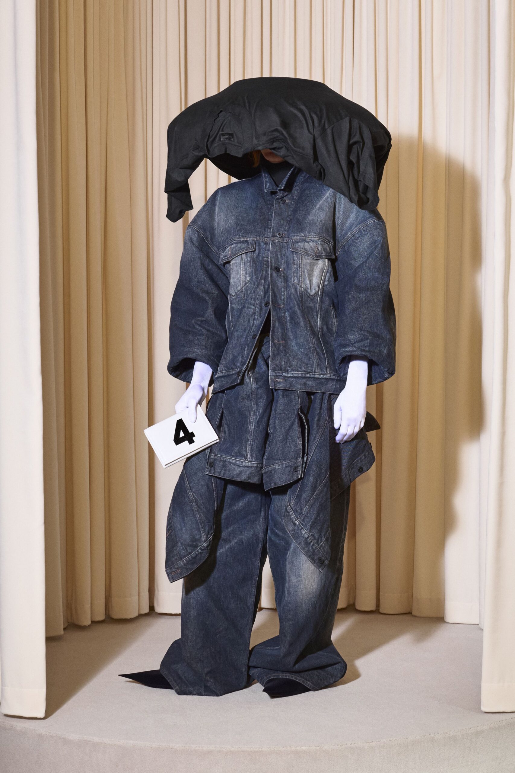 Balenciaga F/W 24 Couture Look 24