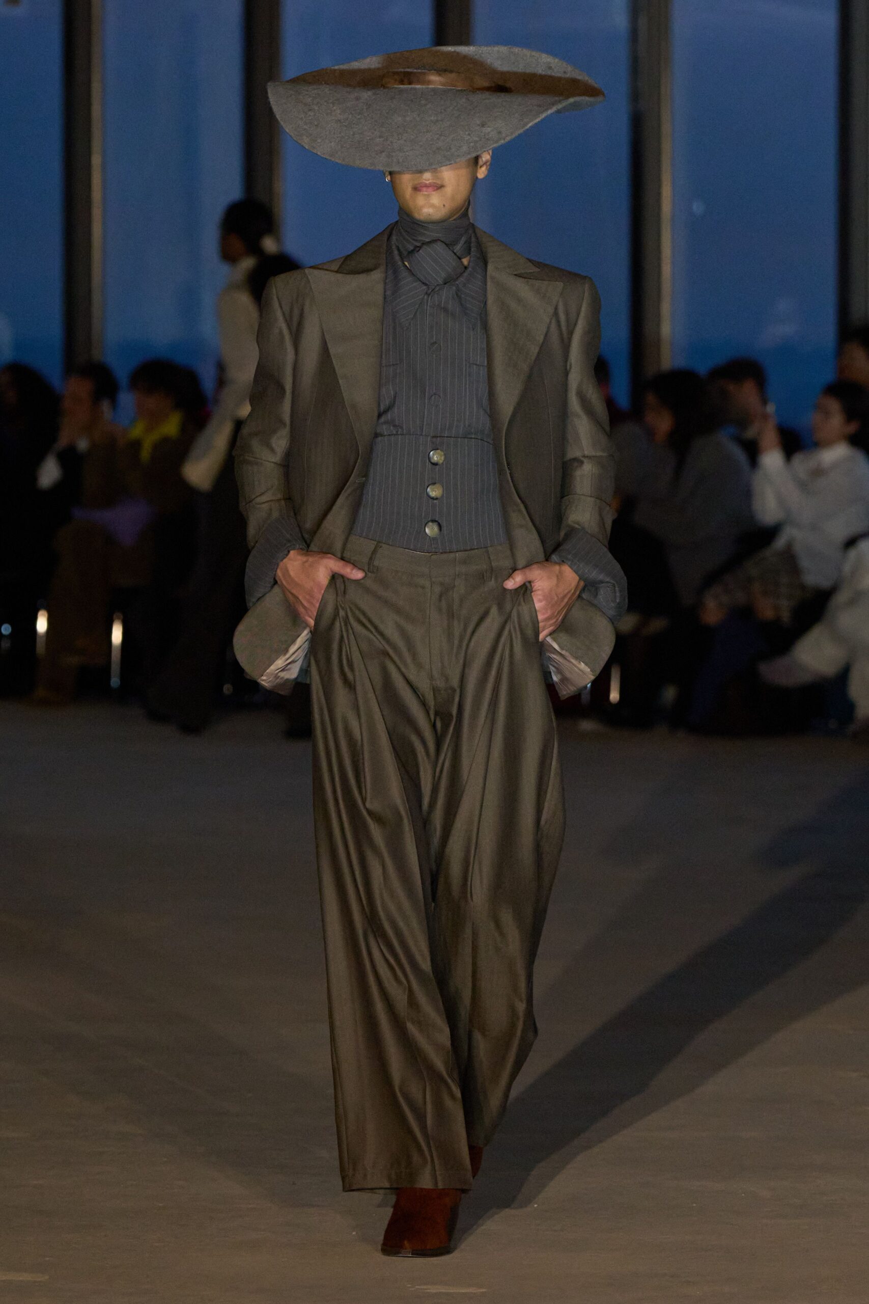 gray wool long-sleeve collared tailored buttoned pleated suit