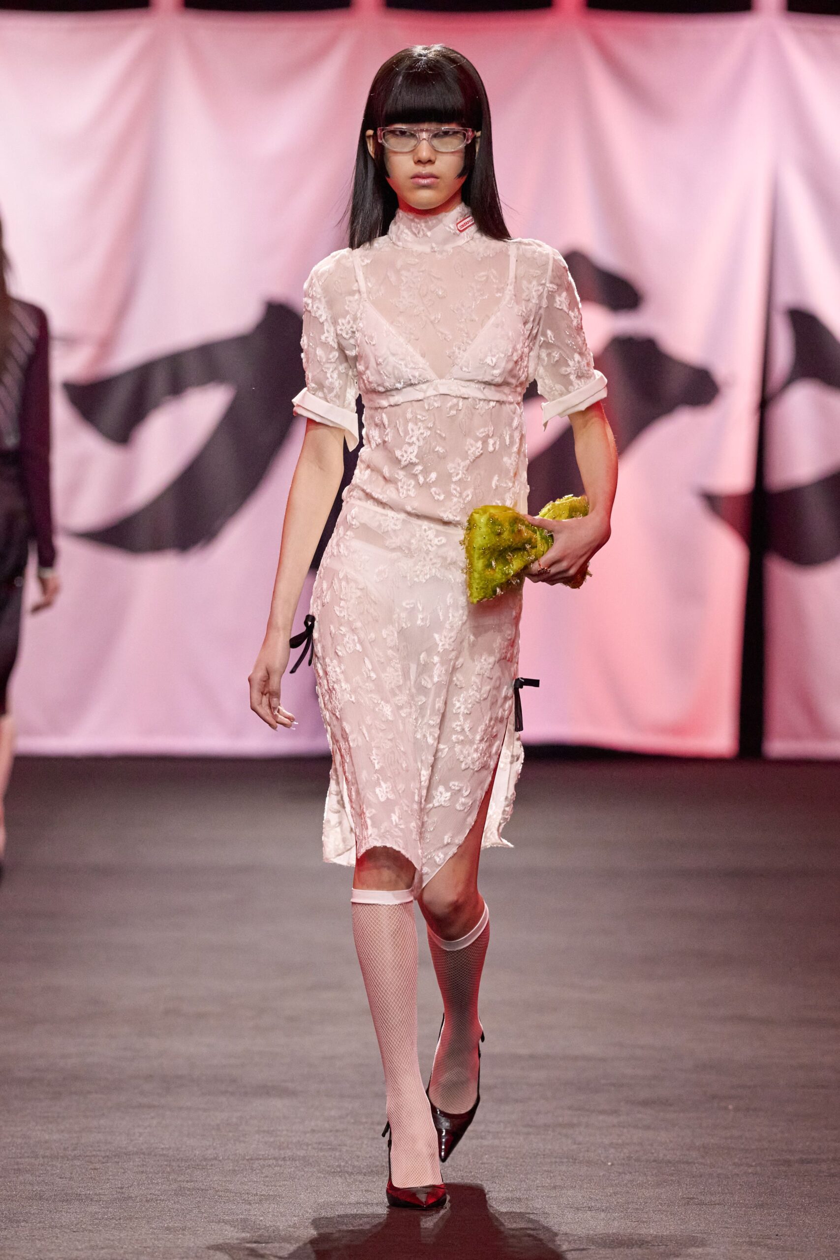 white lace short-sleeve collared fitted embroidered dress