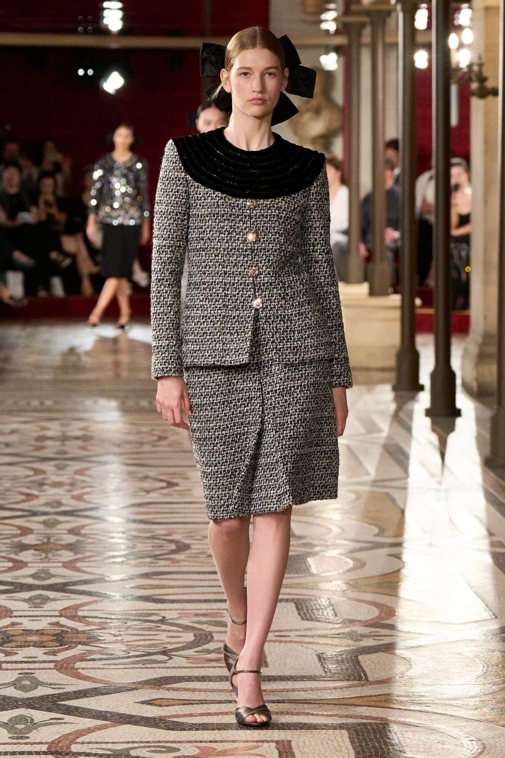 Chanel F/W 24 Couture Look 45