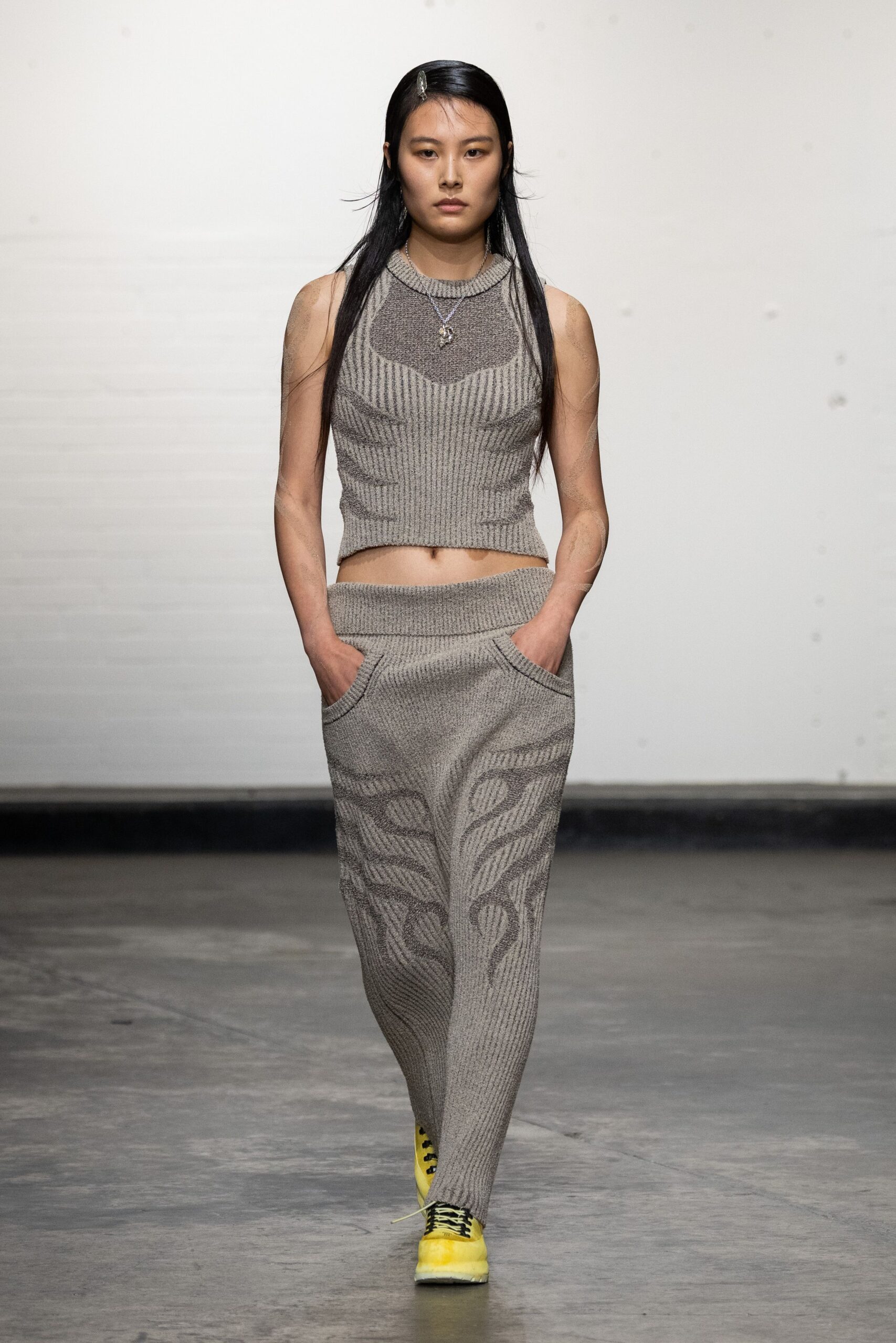 gray knit sleeveless high-neck fitted ribbed cropped crop-top