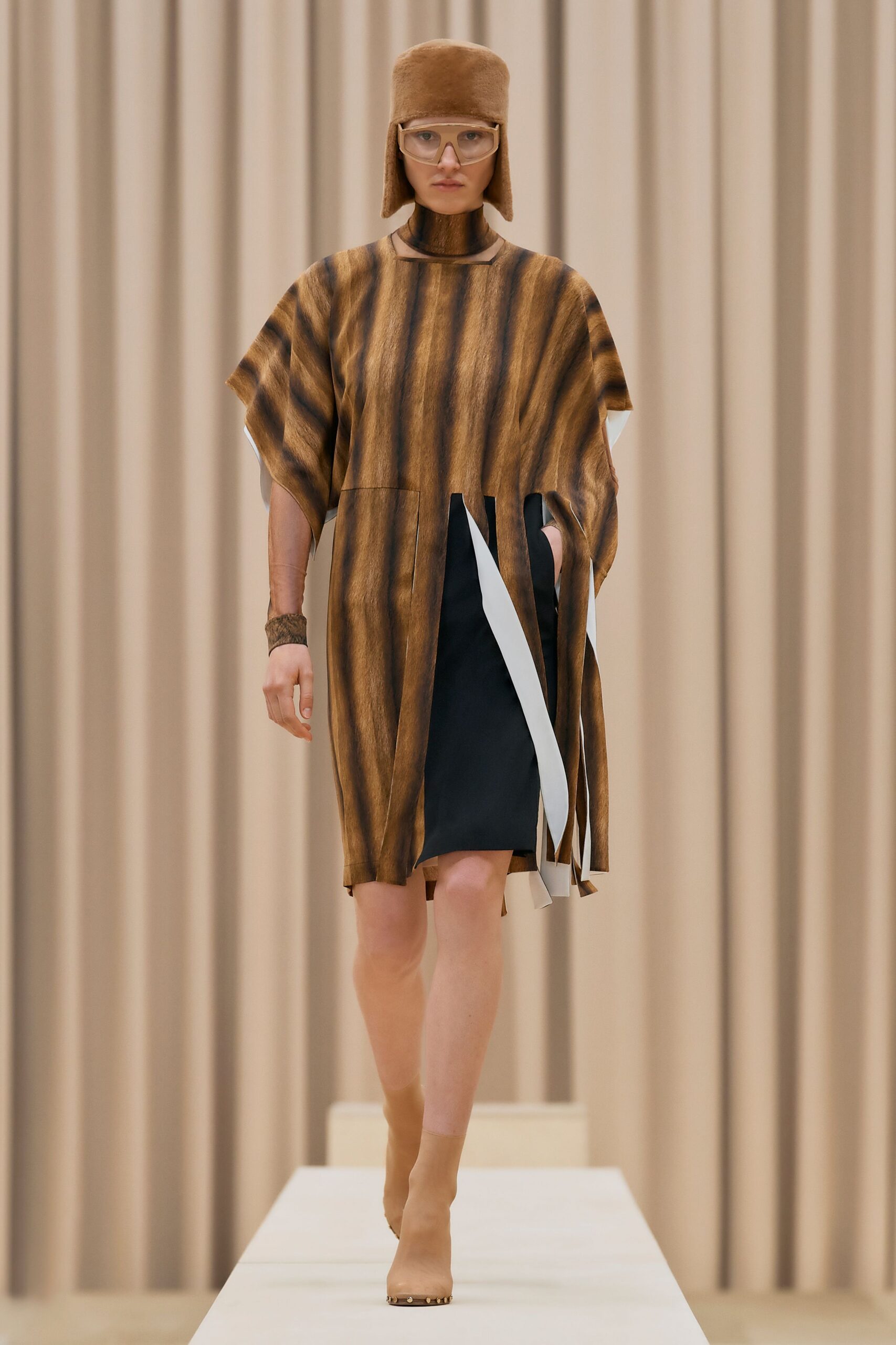 Burberry F/W 21 Look 62