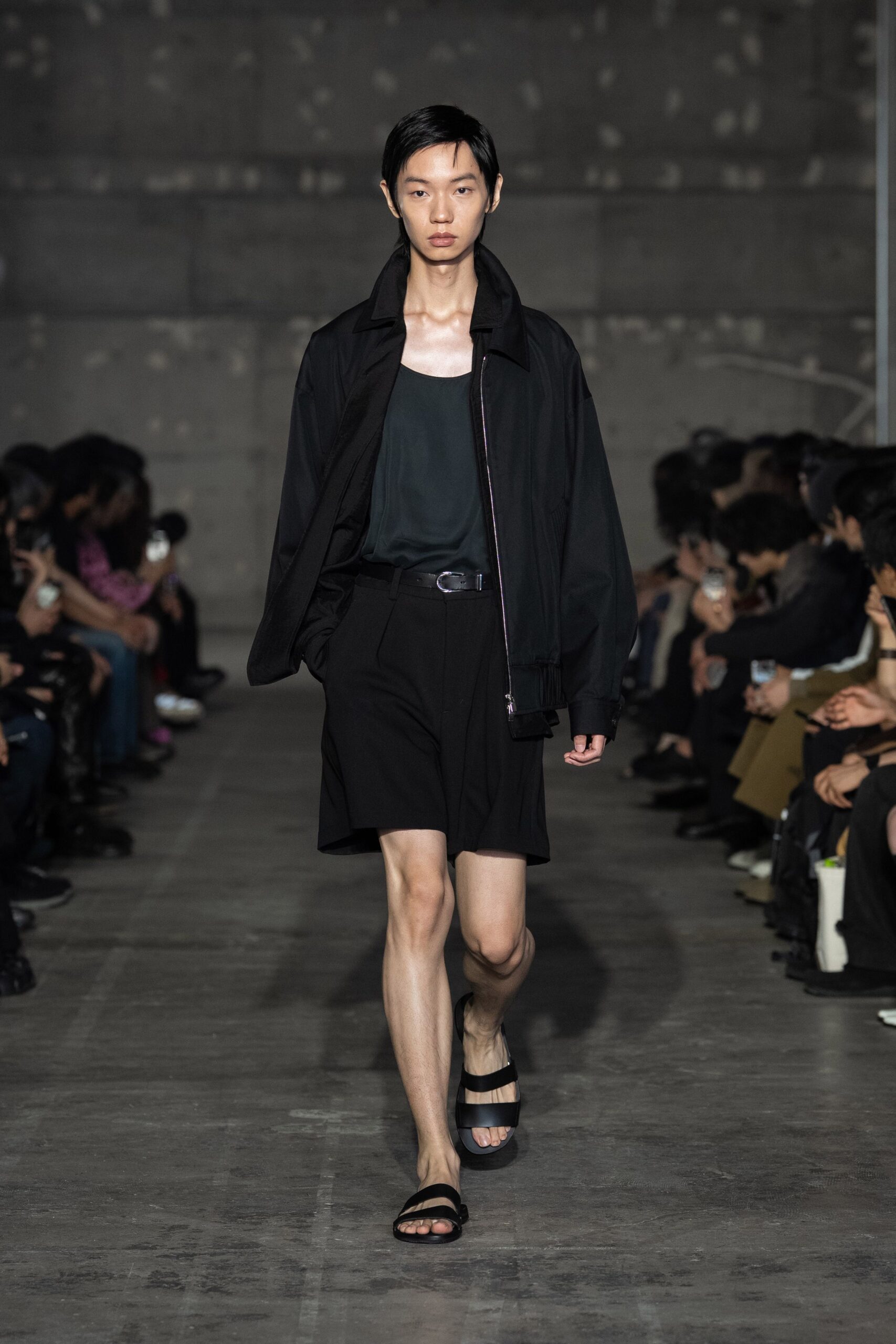 black cotton long-sleeve collared oversized zippered pockets jacket