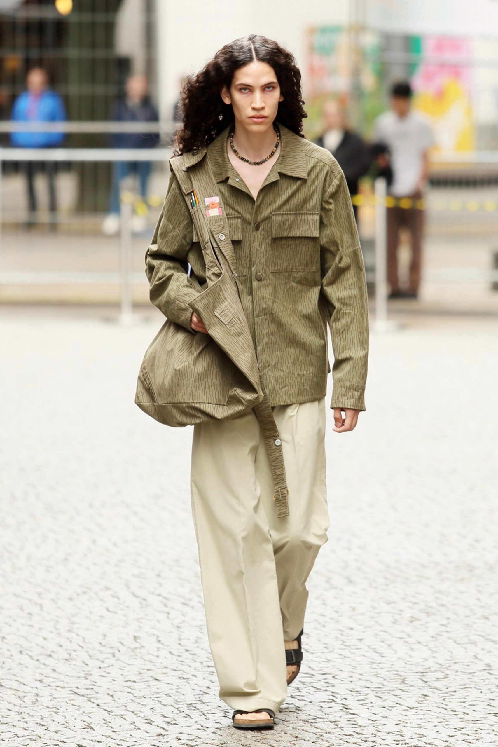 green cotton long-sleeve collared relaxed buttoned pockets jacket