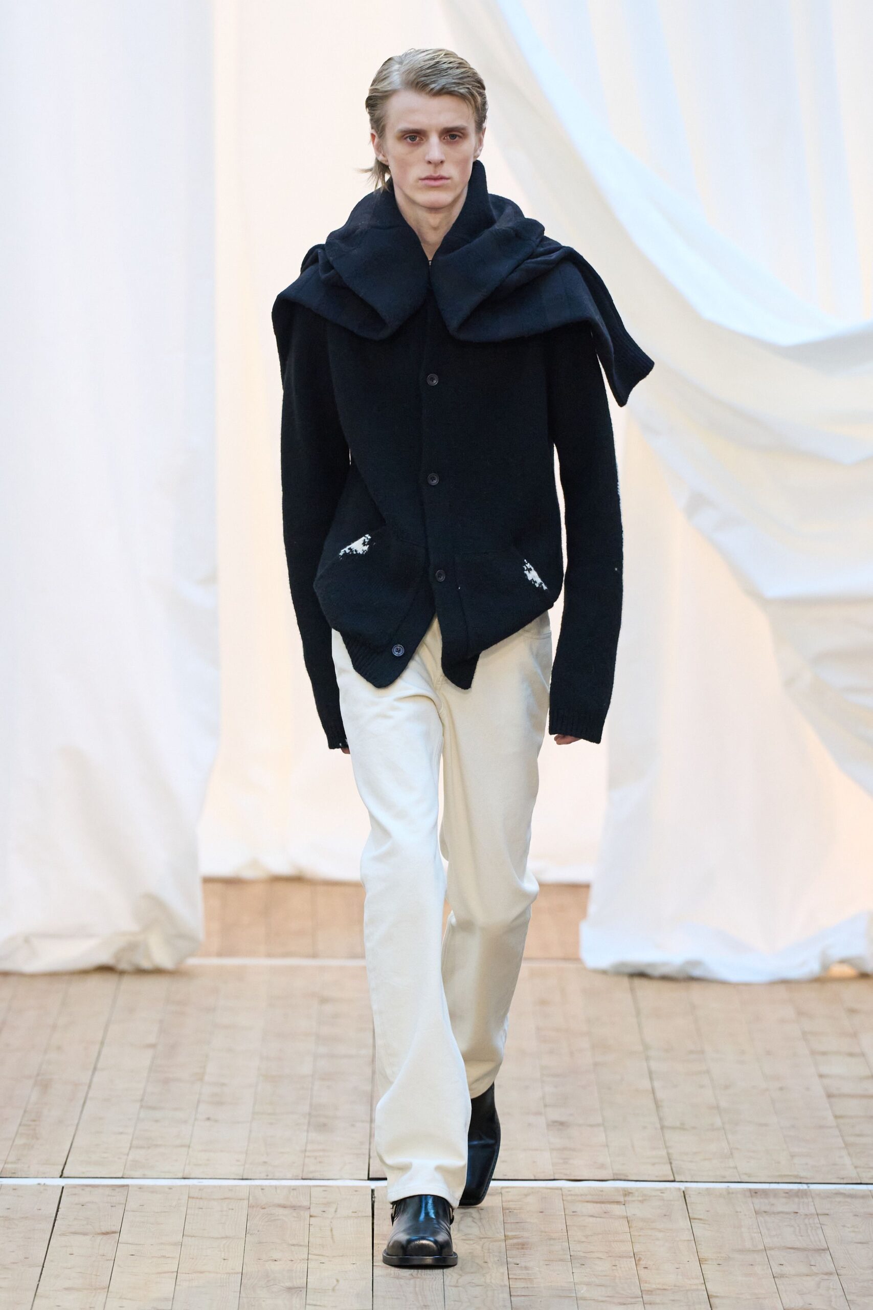 black wool long-sleeve collared fitted buttoned cardigan
