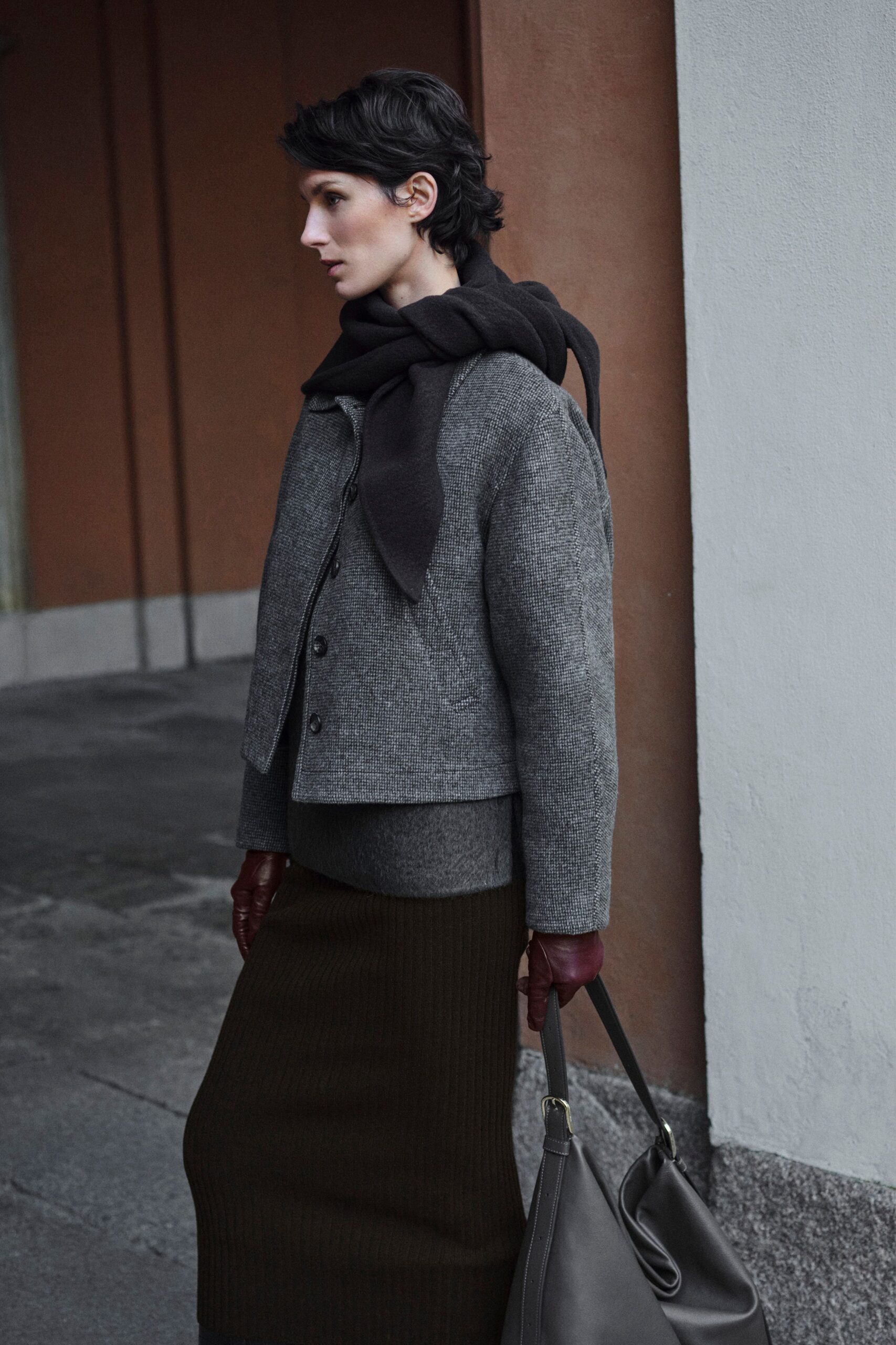 gray wool long-sleeve collared fitted buttoned jacket