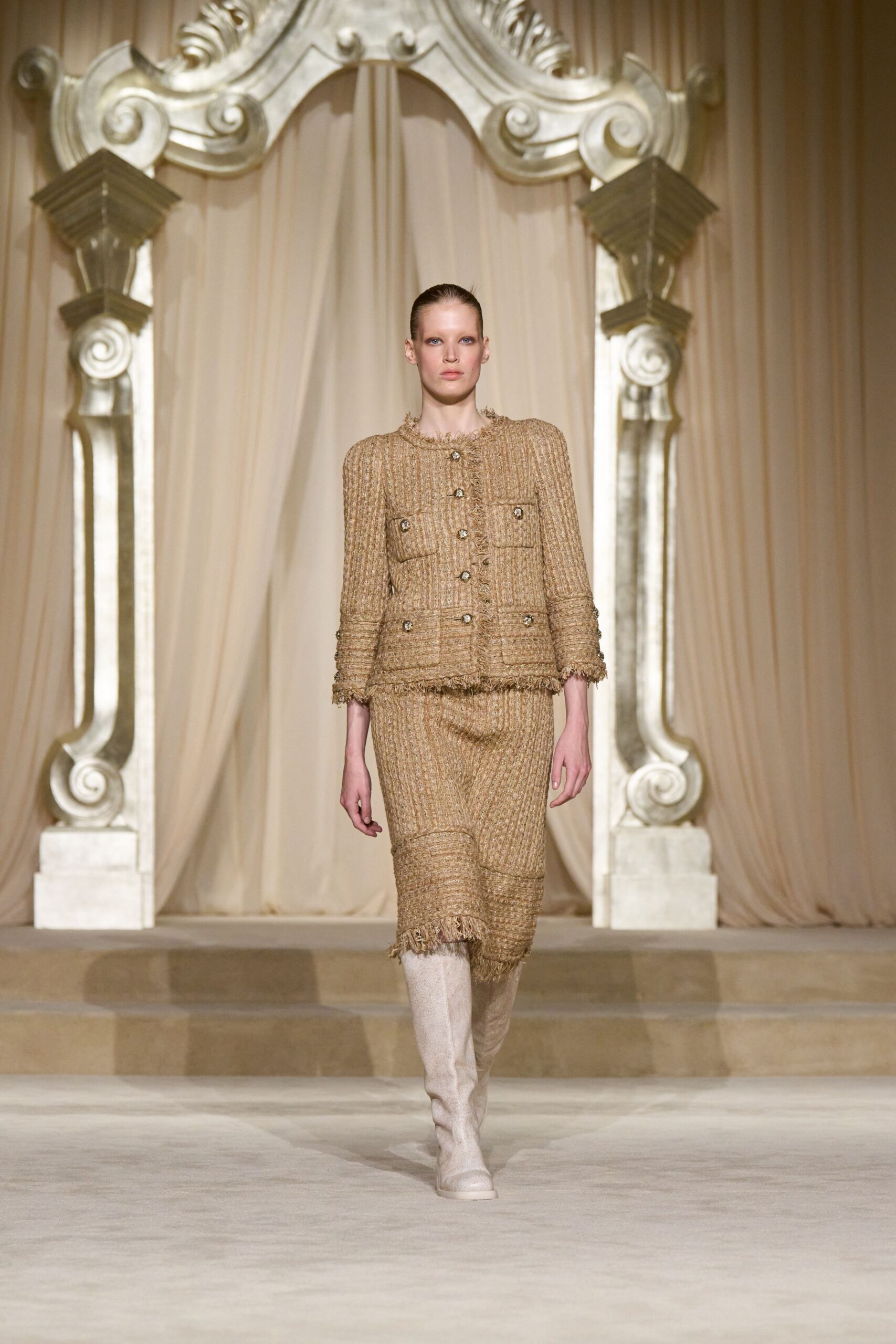 Chanel F/W 25 Couture Look 55