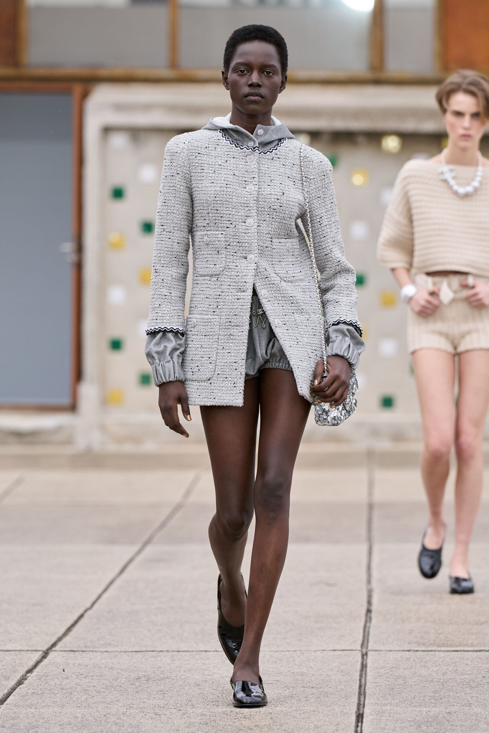 gray tweed long-sleeve collared tailored buttoned pockets jacket