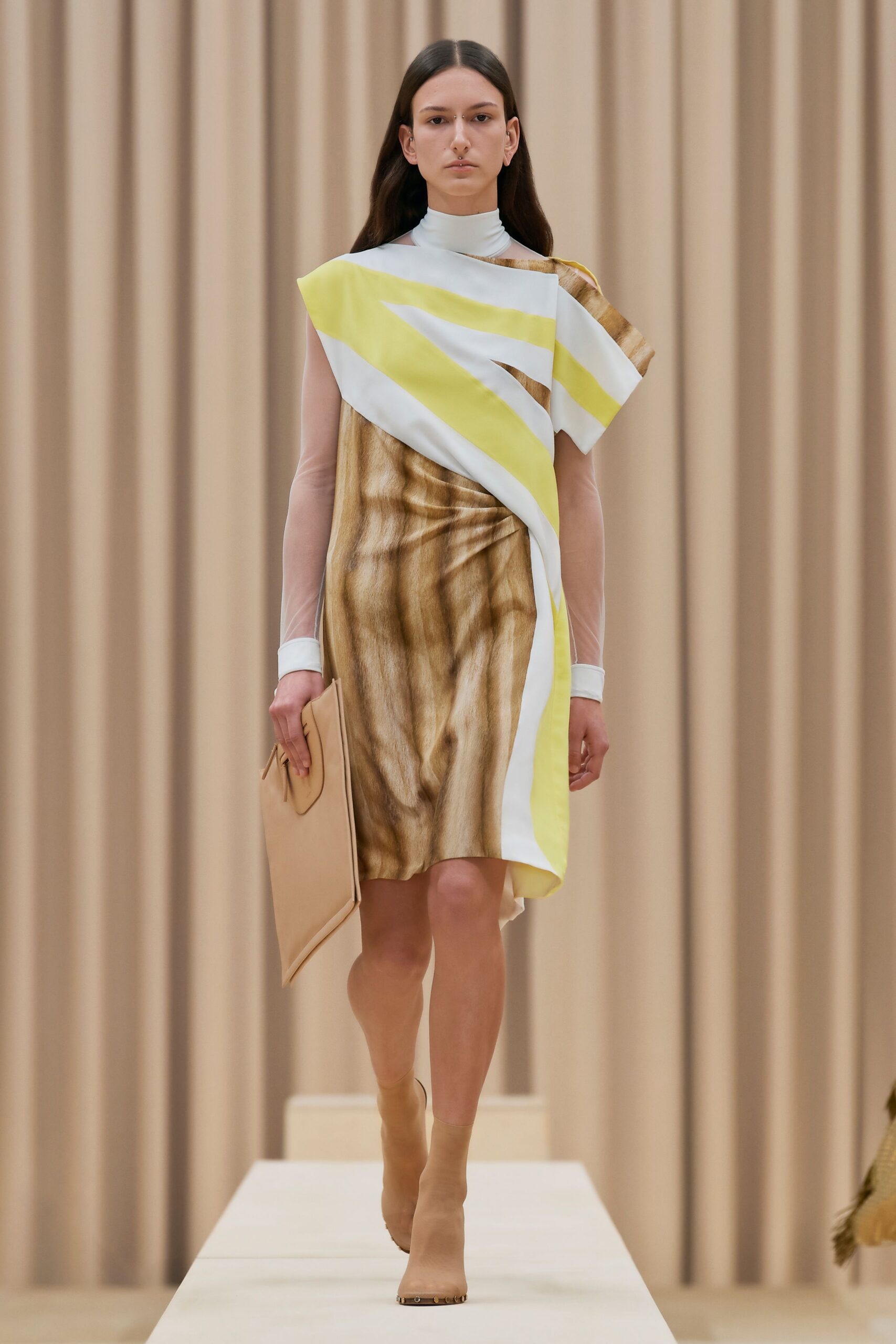 Burberry F/W 21 Look 71