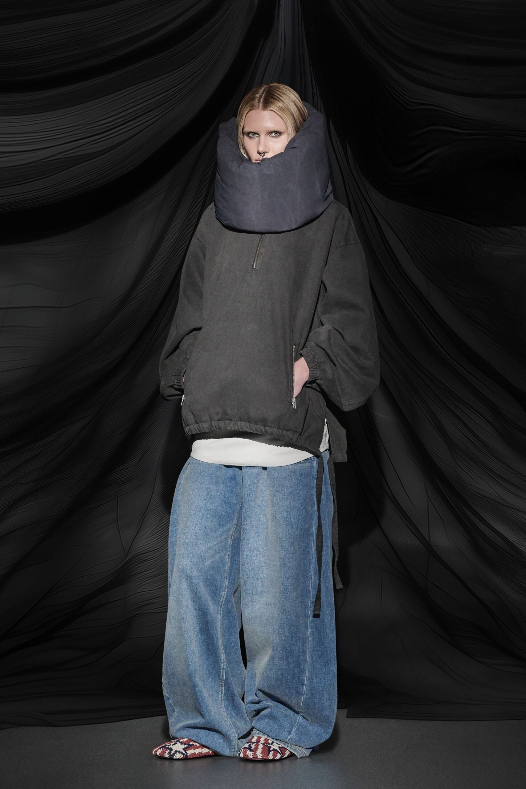 black cotton long-sleeve hooded relaxed hoodie