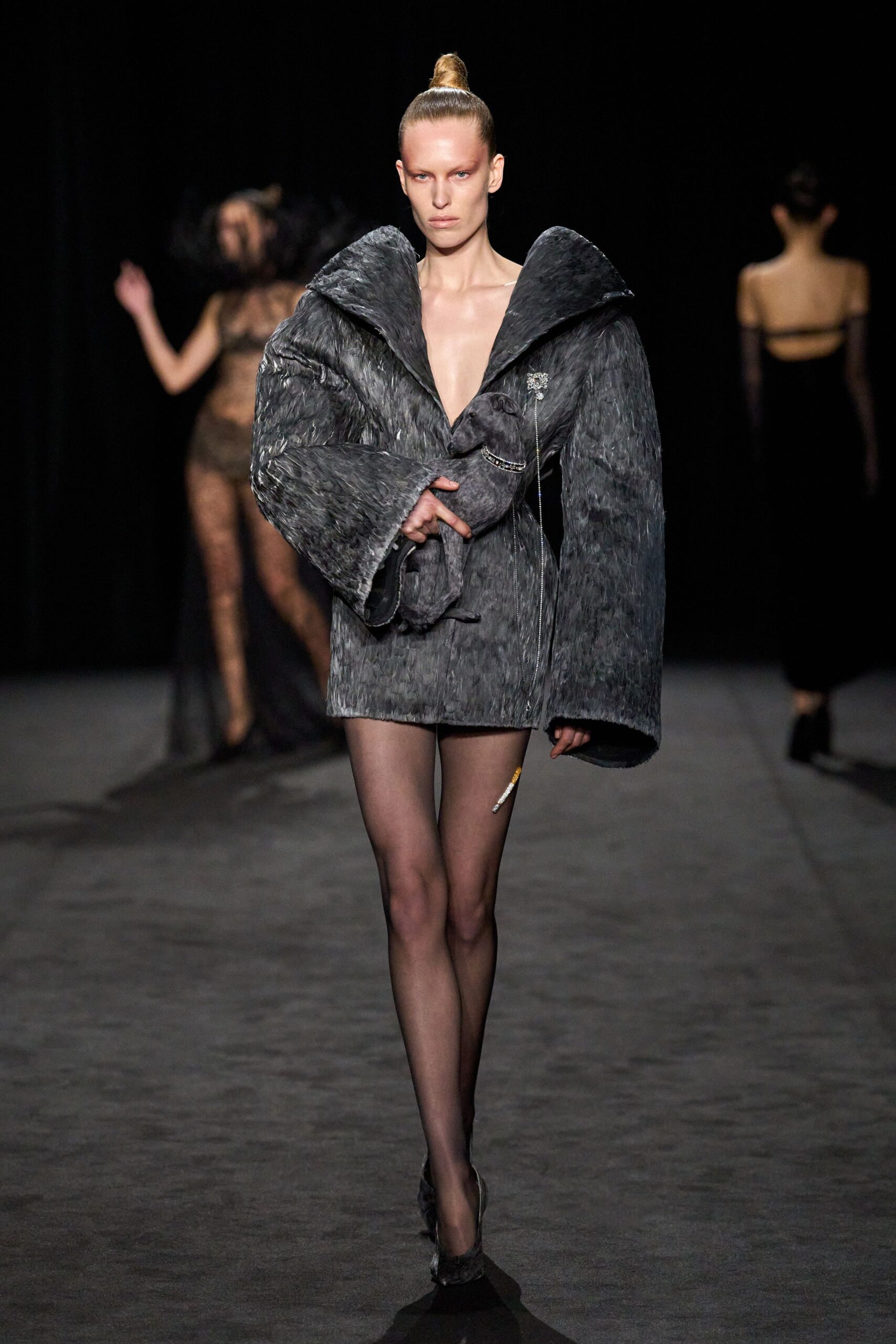 gray fur long-sleeve collared relaxed zippered short coat
