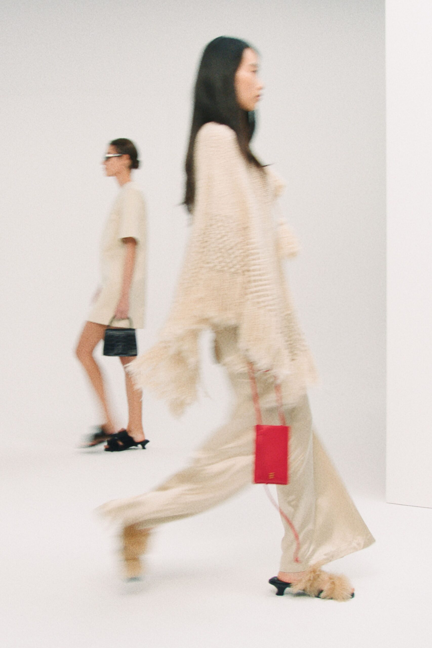 beige lace sleeveless relaxed fringed poncho