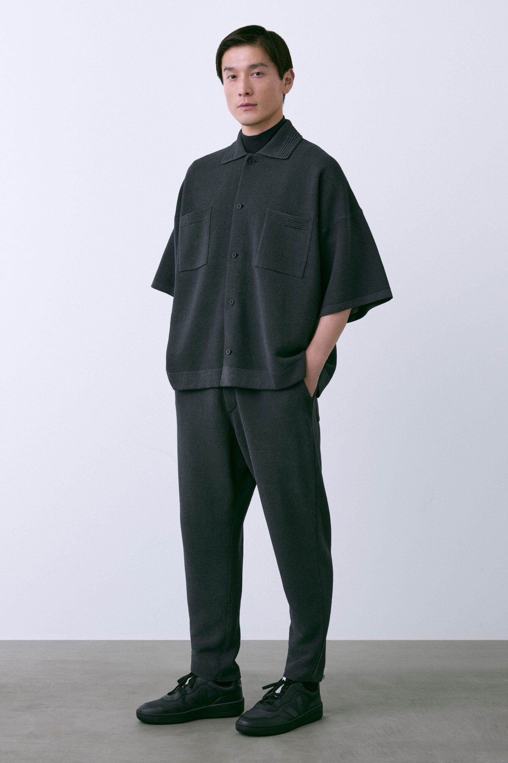 gray knit short-sleeve collared oversized buttoned pockets shirt
