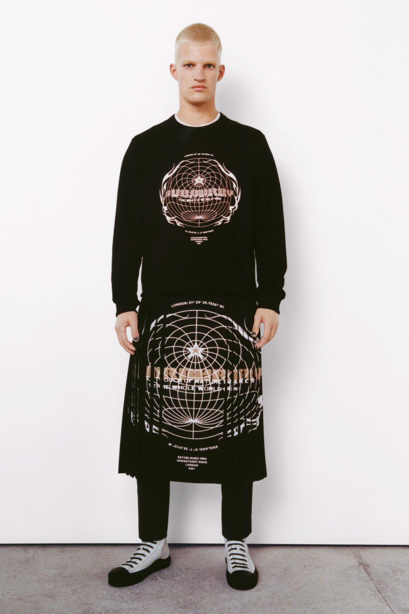 Burberry Resort 22 Look 84