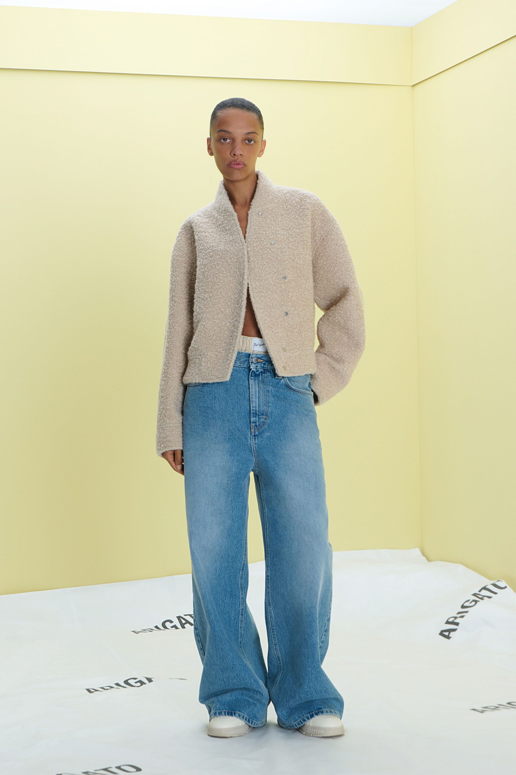 beige relaxed jacket with blue jeans