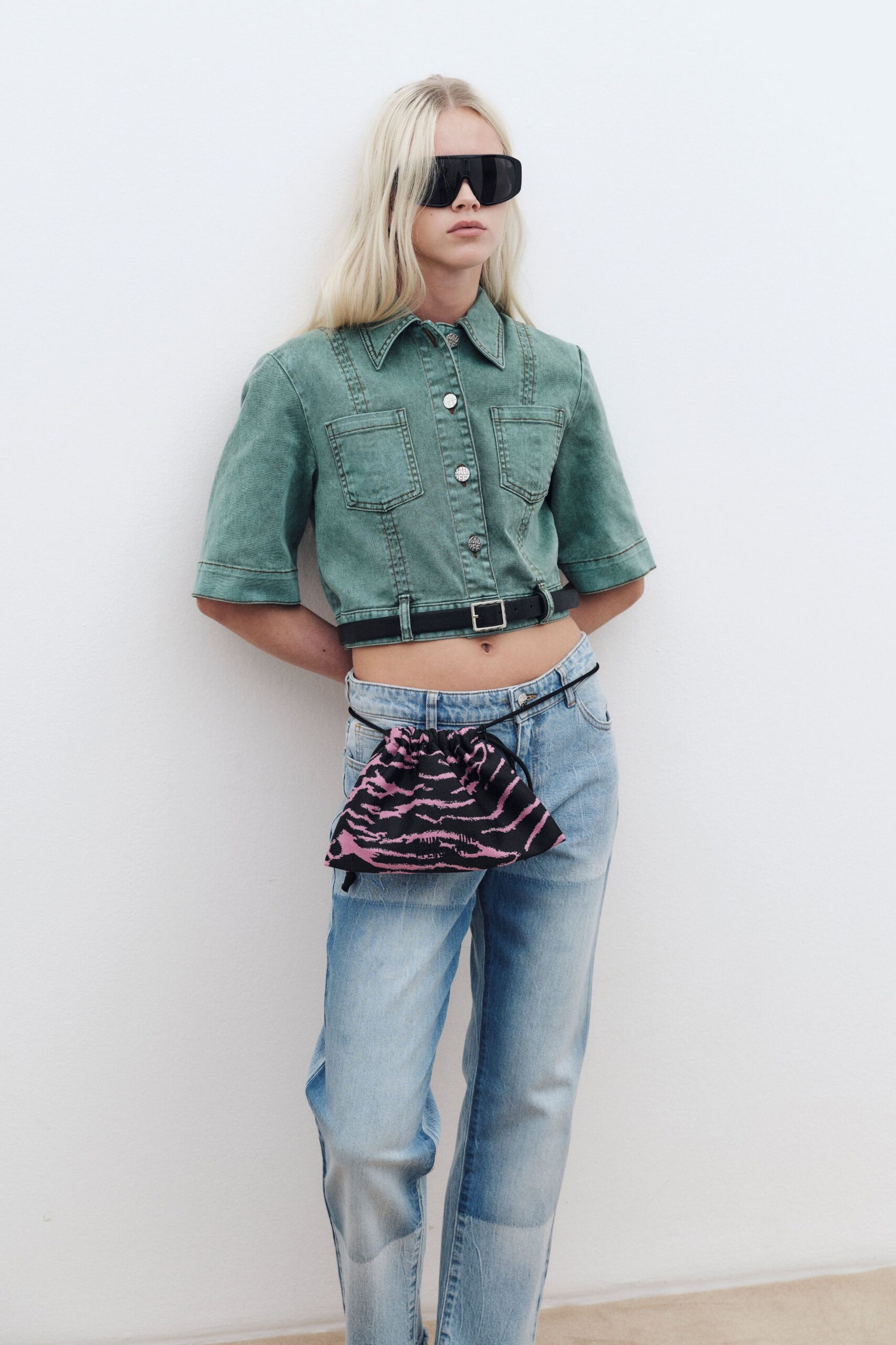 green denim short-sleeve collared fitted buttoned cropped top