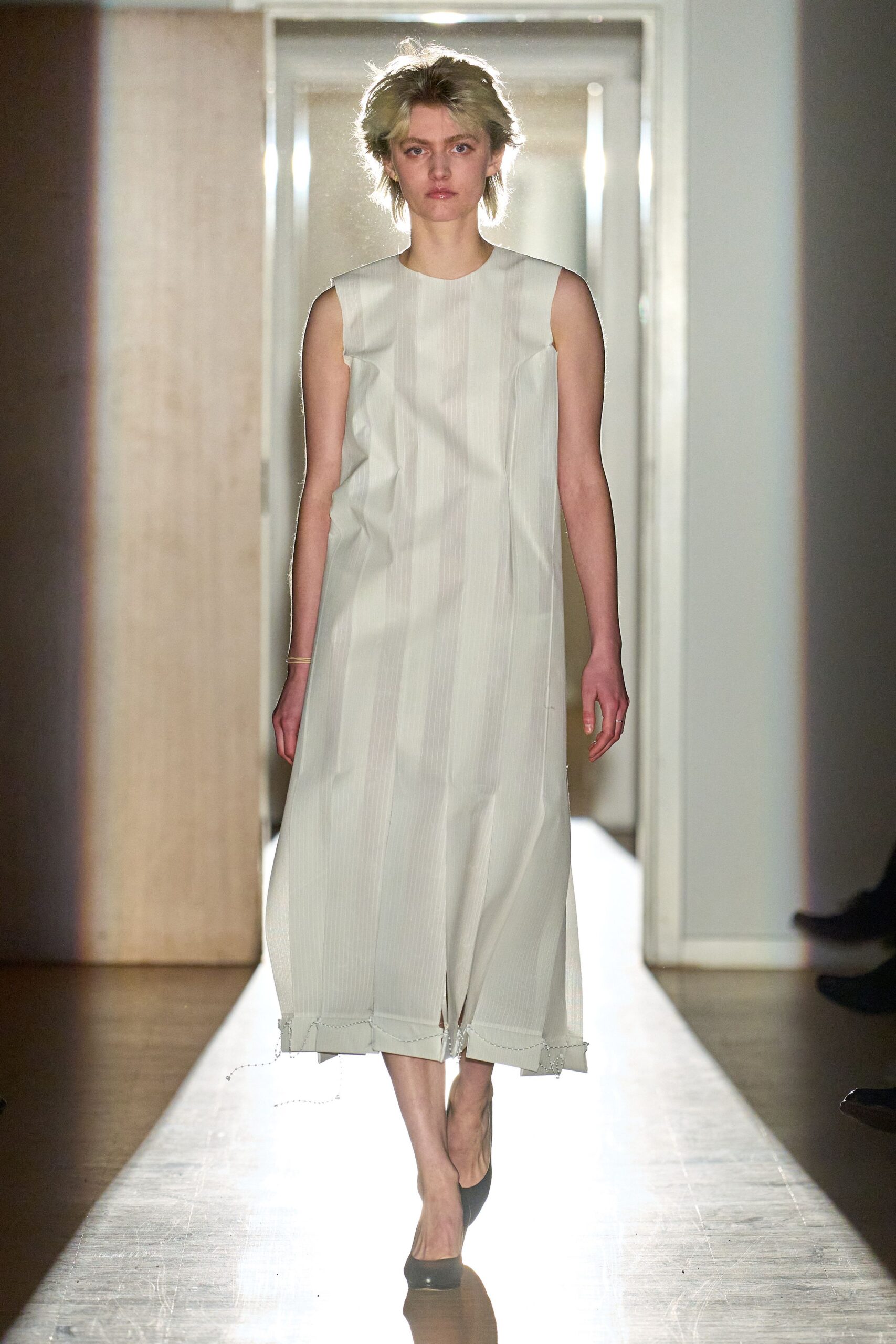 white pleated midi dress with black shoes