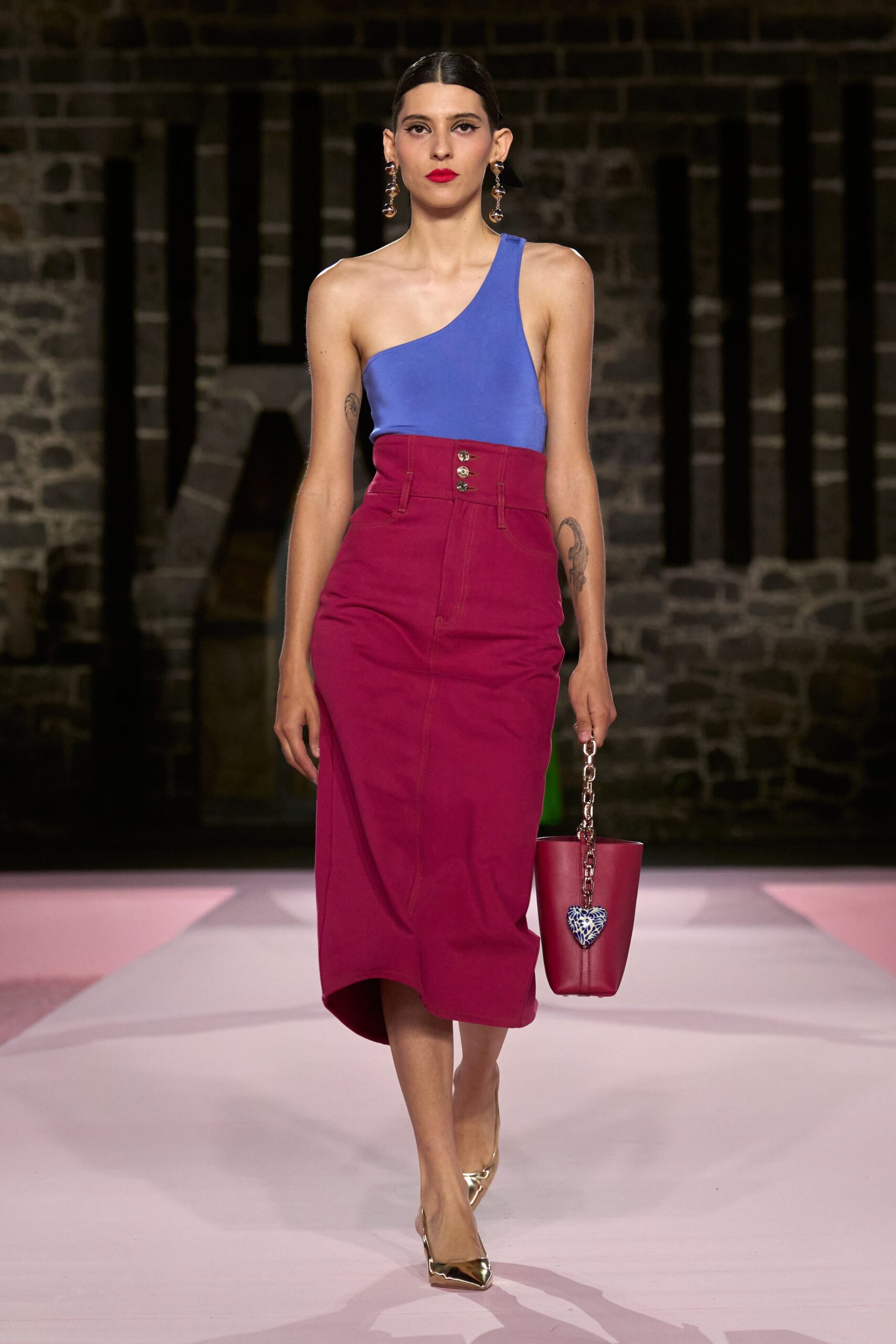 pink fitted high-waisted buttoned midi skirt