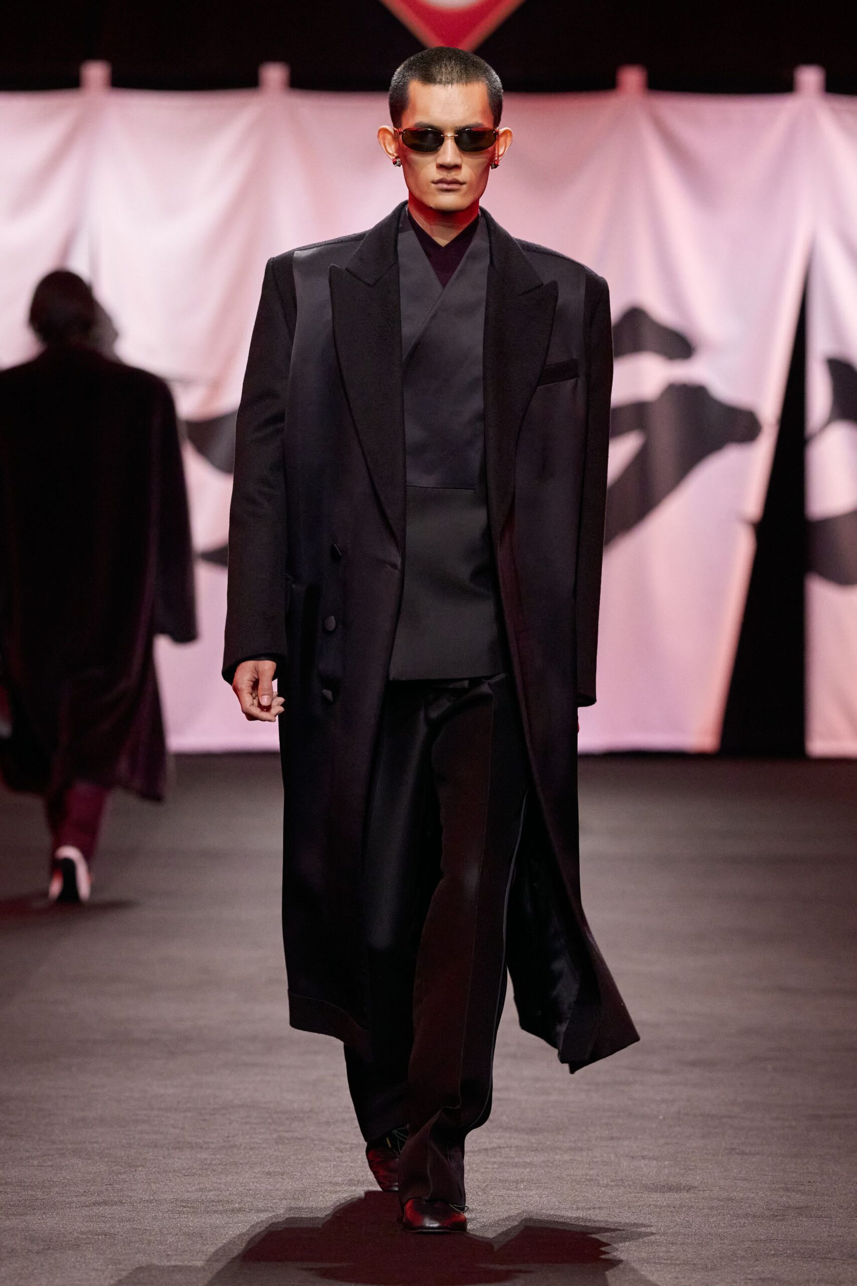 black wool long-sleeve collared fitted suit