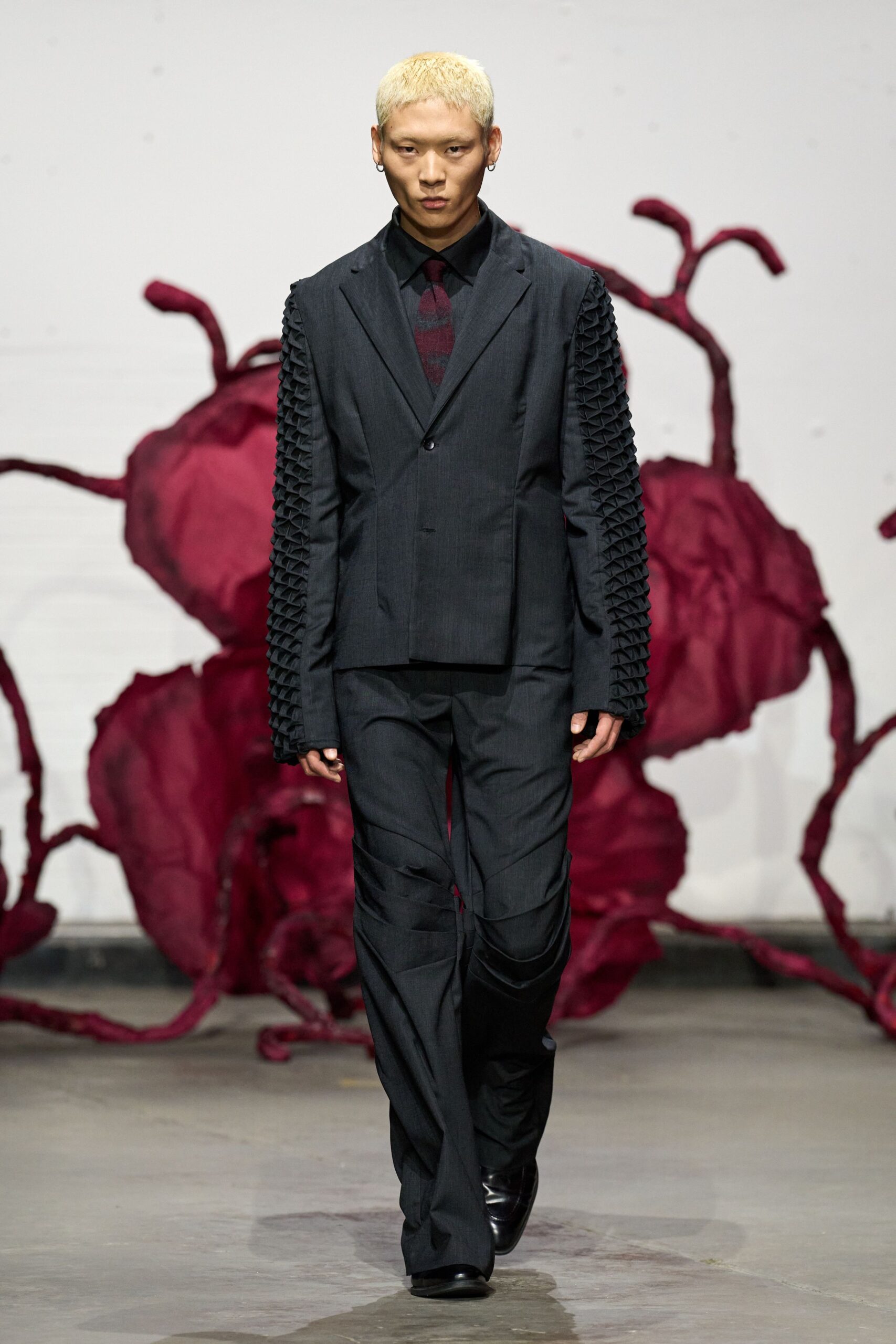 black cotton long-sleeve collared fitted buttoned layered suit